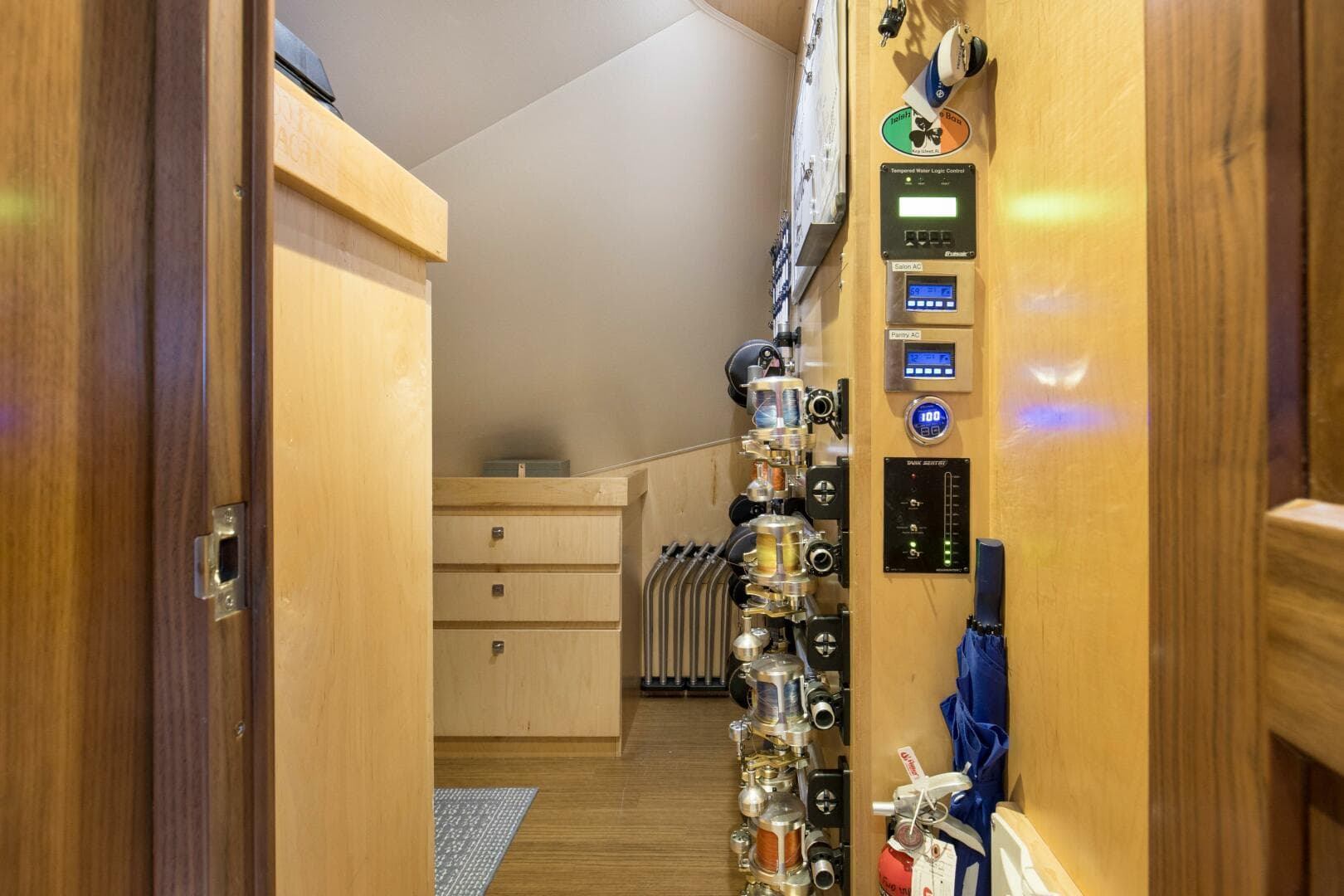 2016 Viking 92 Enclosed Bridge — photo 45