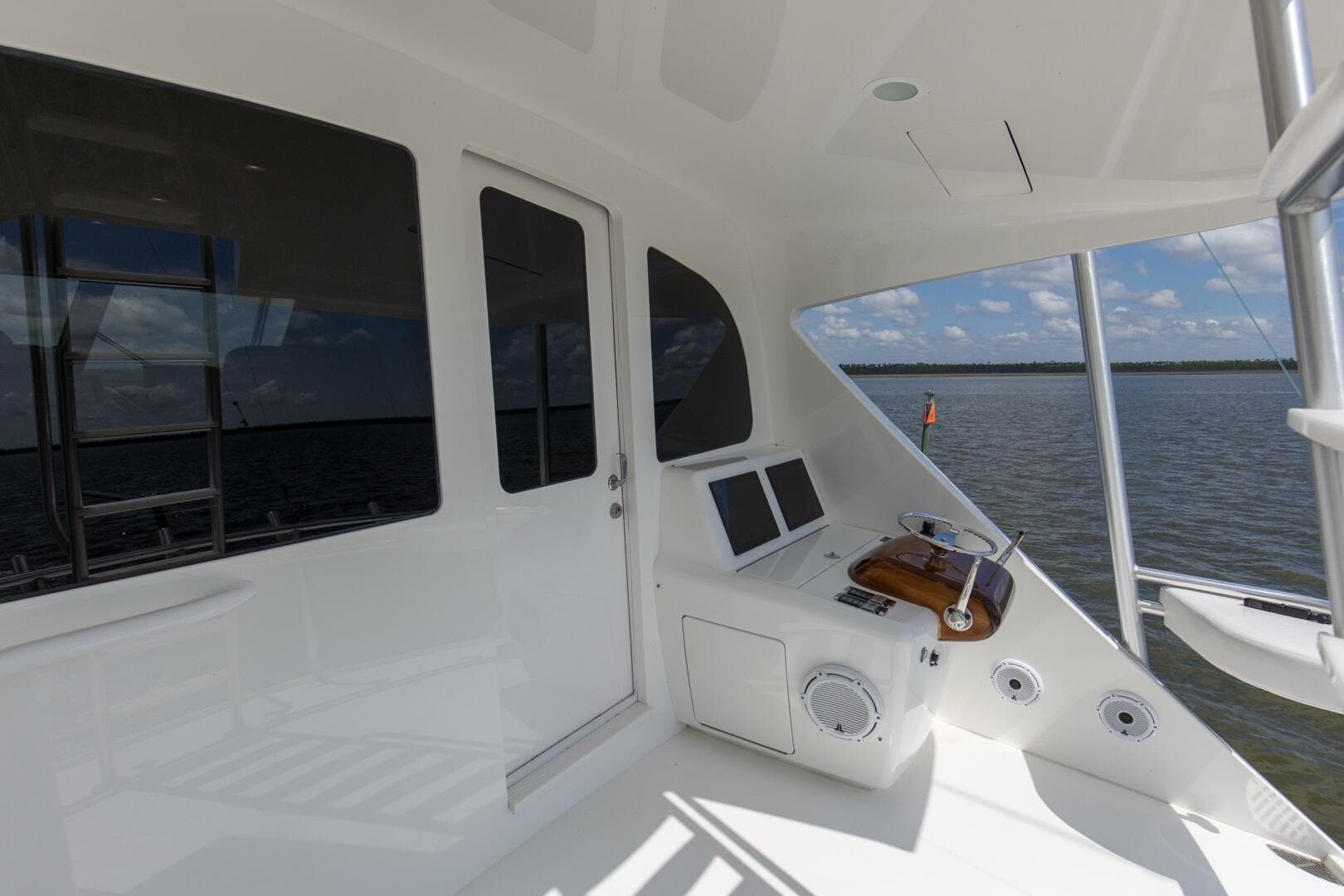 2016 Viking 92 Enclosed Bridge — photo 51
