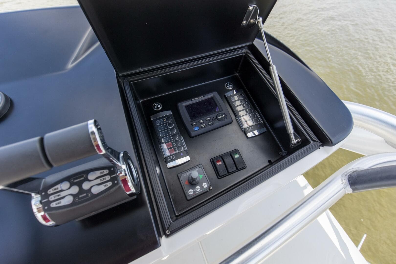 2016 Viking 92 Enclosed Bridge — photo 54