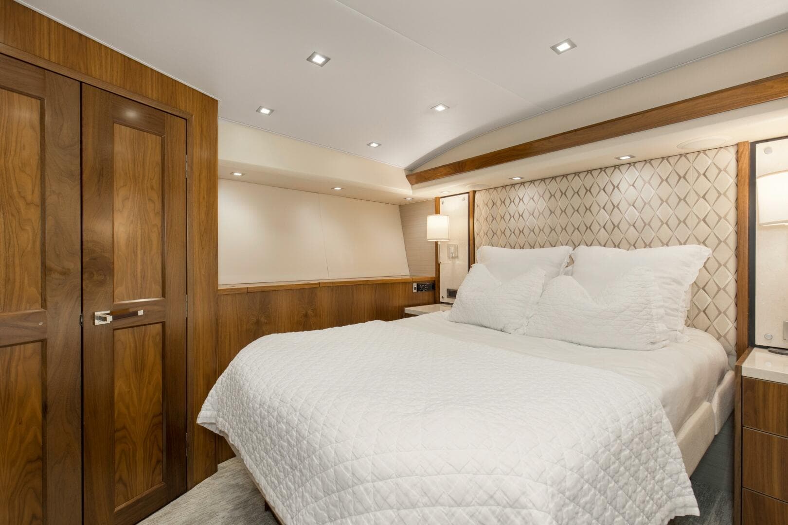 2016 Viking 92 Enclosed Bridge — photo 32