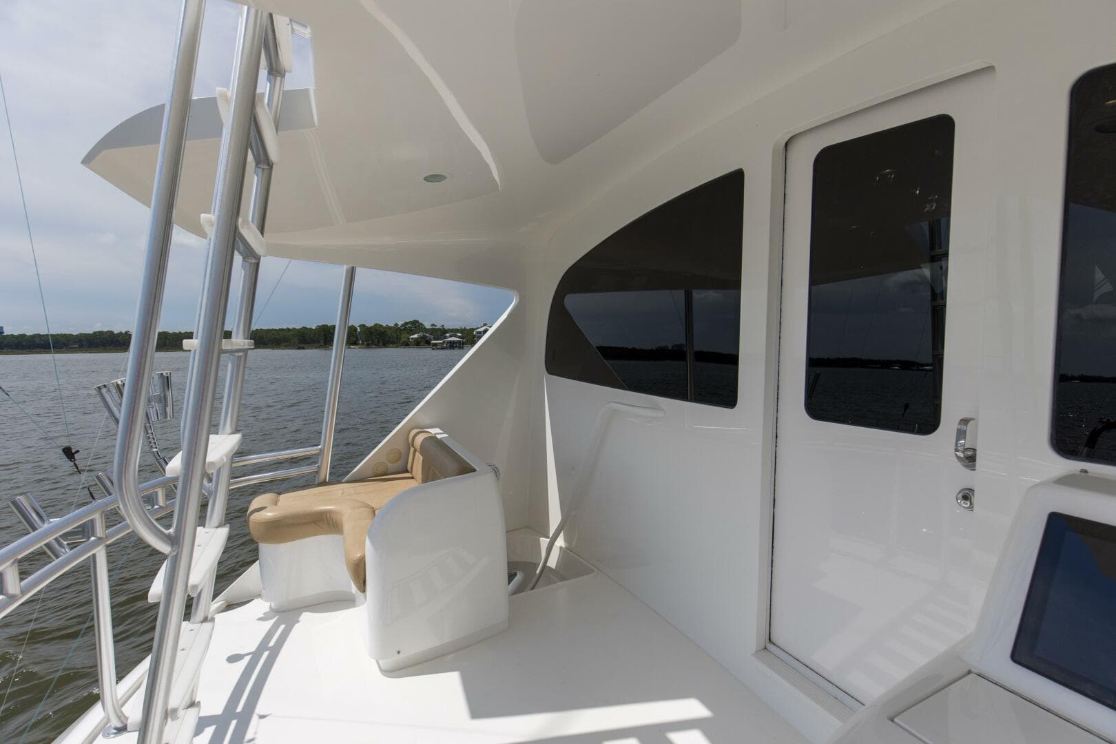 2016 Viking 92 Enclosed Bridge — photo 53