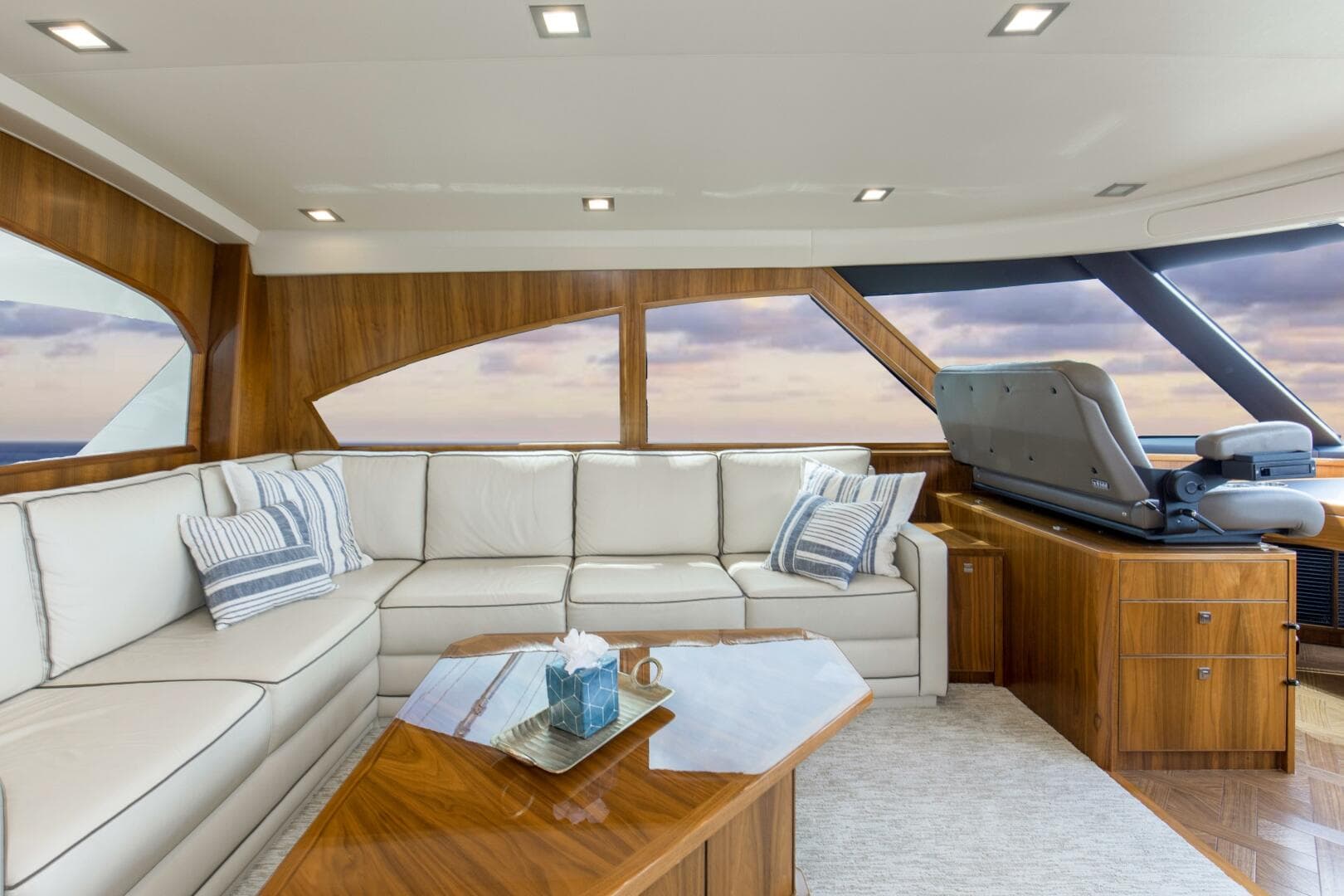 2016 Viking 92 Enclosed Bridge — photo 5