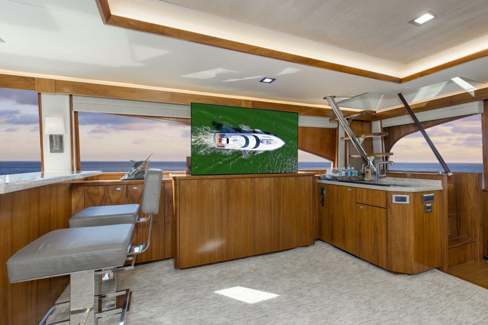 2016 Viking 92 Enclosed Bridge — photo 10