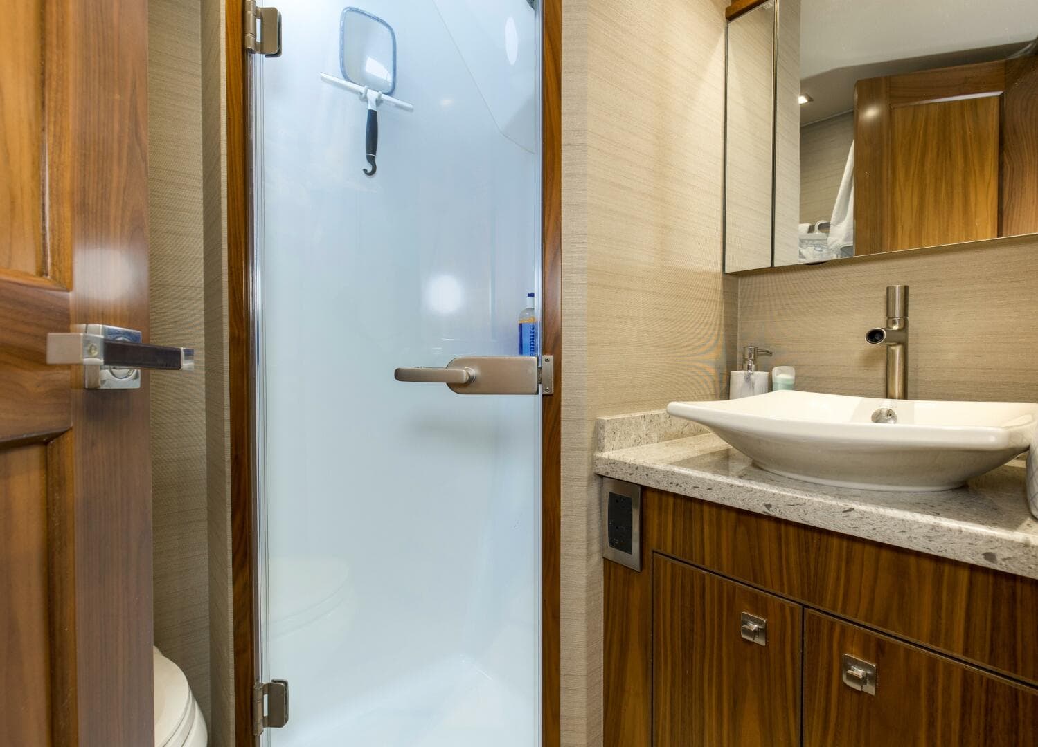 2016 Viking 92 Enclosed Bridge — photo 39