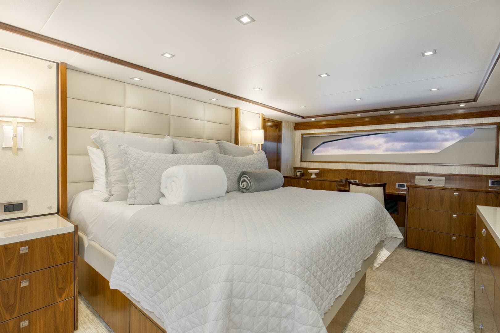 2016 Viking 92 Enclosed Bridge — photo 22