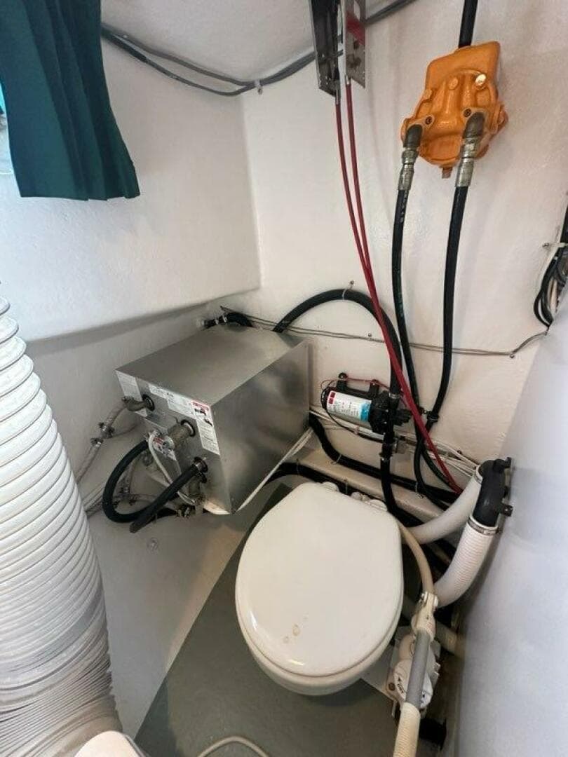 1987 Holland 32 — photo 40