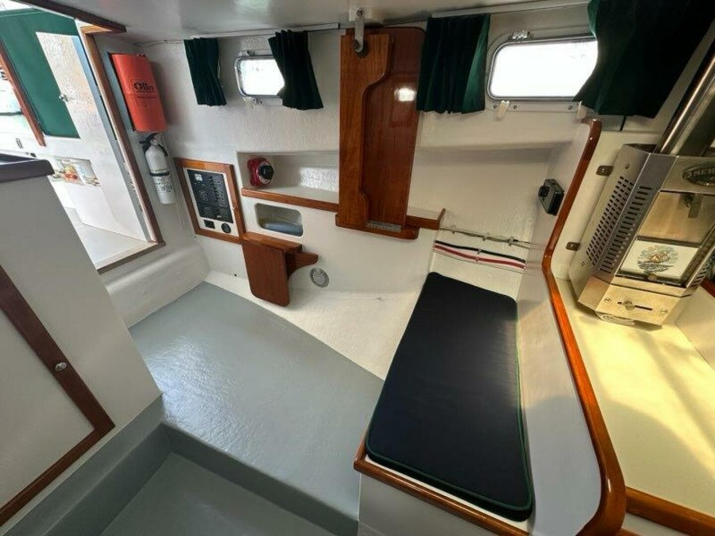 1987 Holland 32 — photo 25