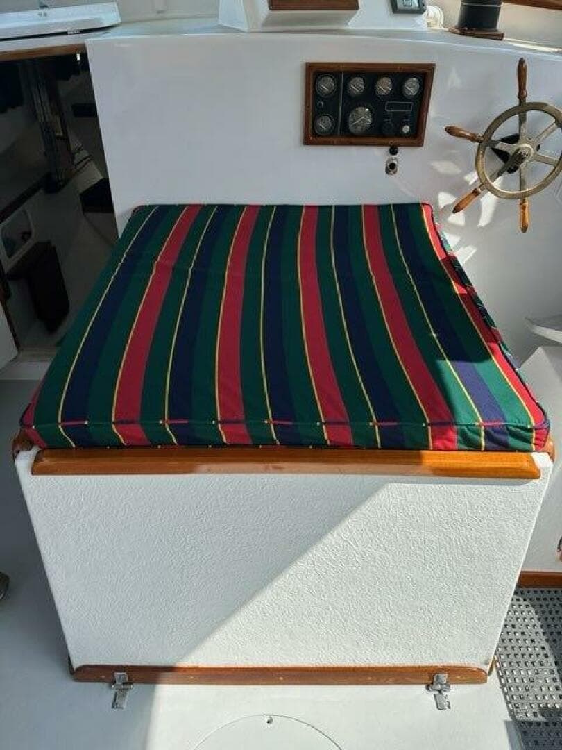 1987 Holland 32 — photo 18