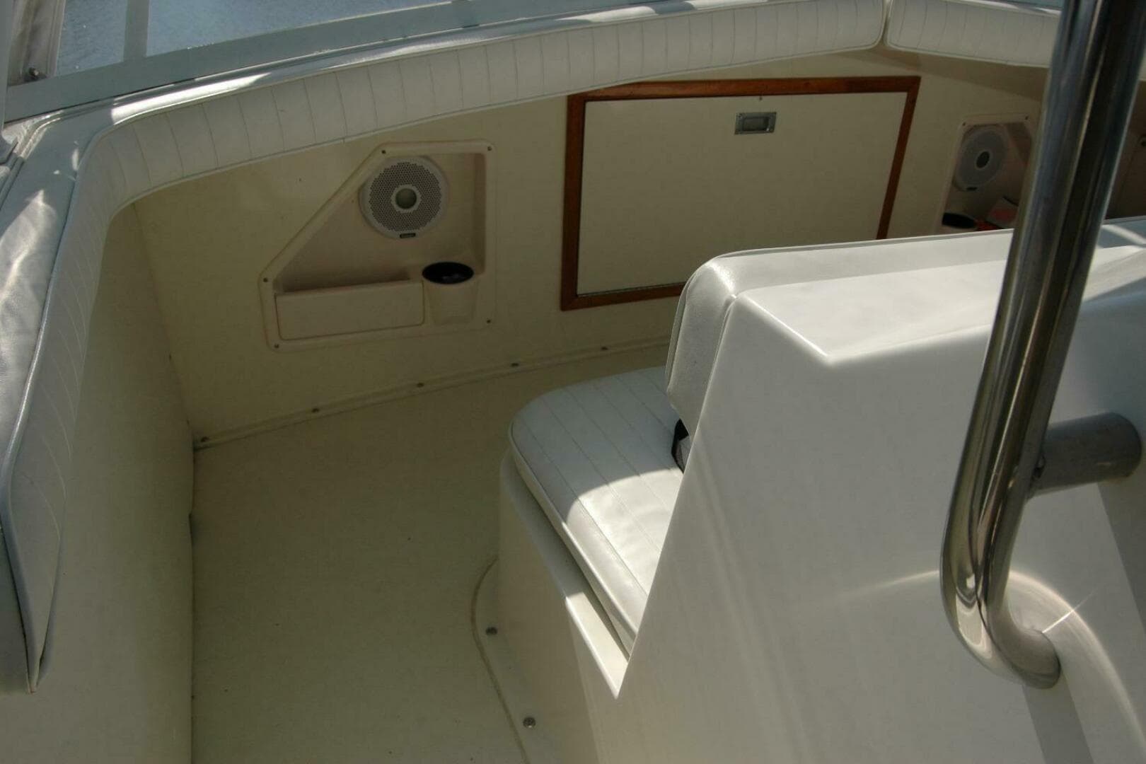 1987 Bertram 33 Sport Fisherman — photo 43