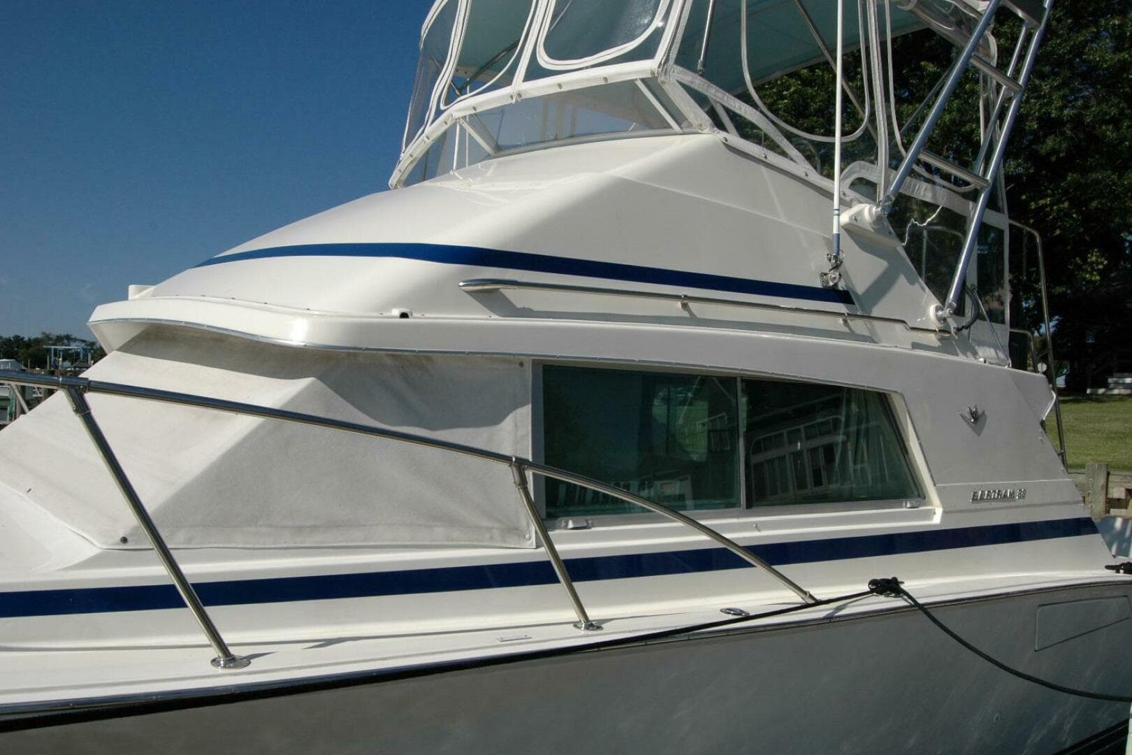 1987 Bertram 33 Sport Fisherman — photo 15