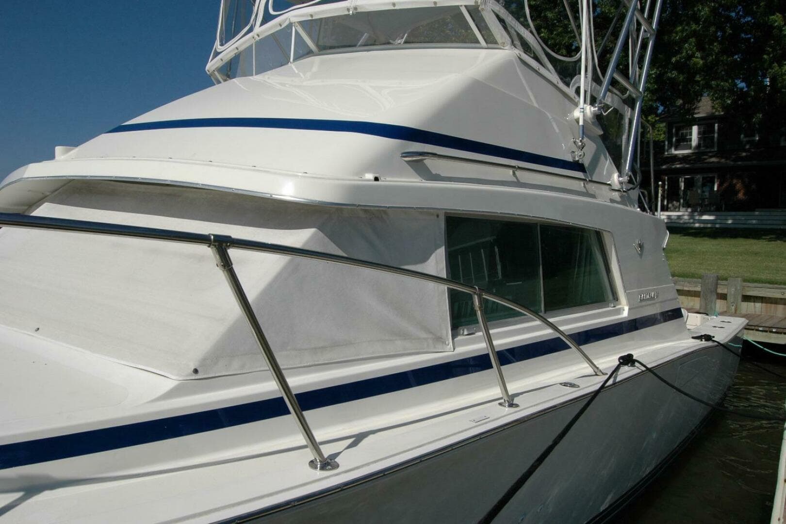 1987 Bertram 33 Sport Fisherman — photo 17