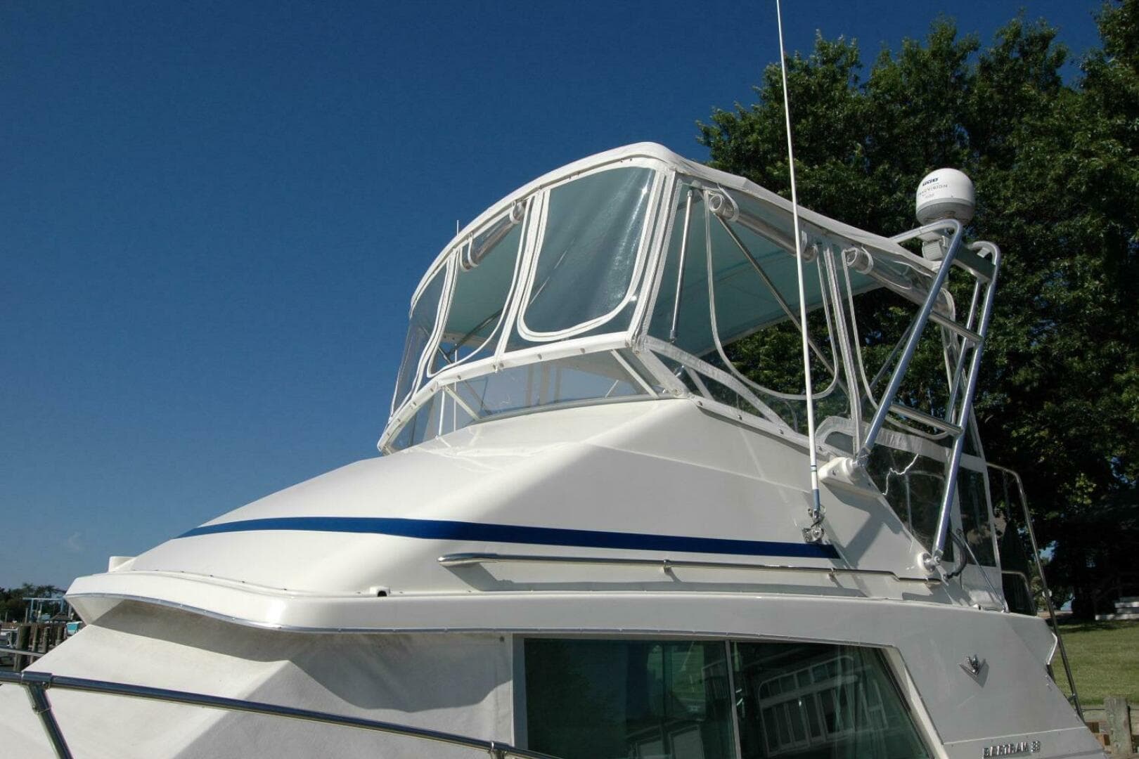 1987 Bertram 33 Sport Fisherman — photo 14