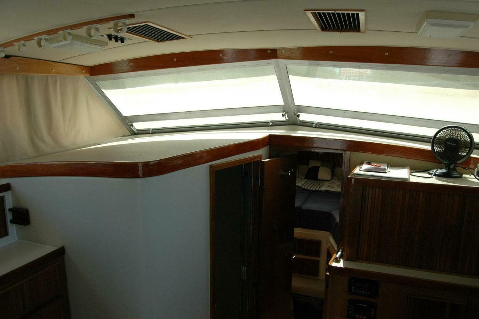 1987 Bertram 33 Sport Fisherman — photo 63