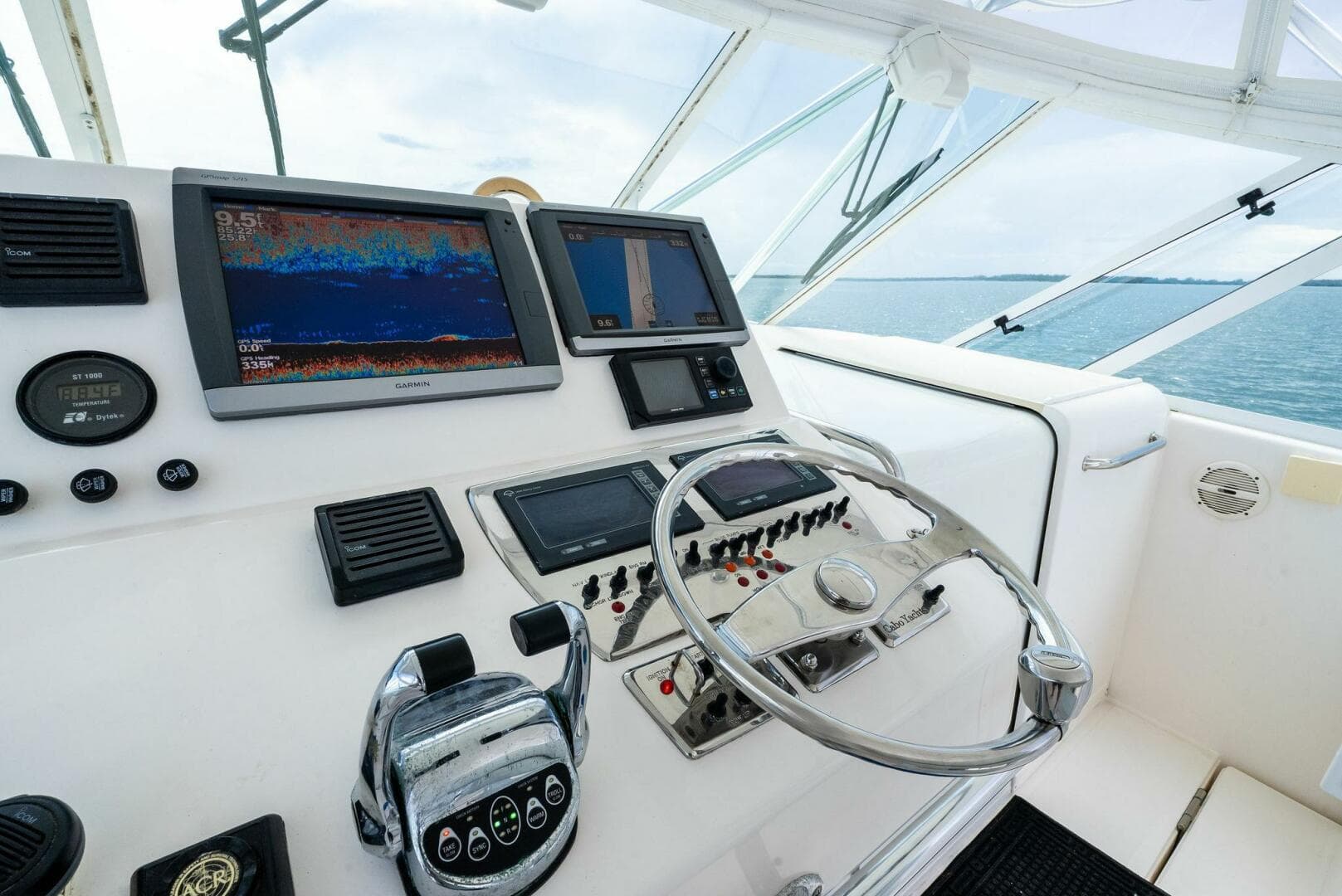 2004 Cabo 40 Hardtop Express — photo 16