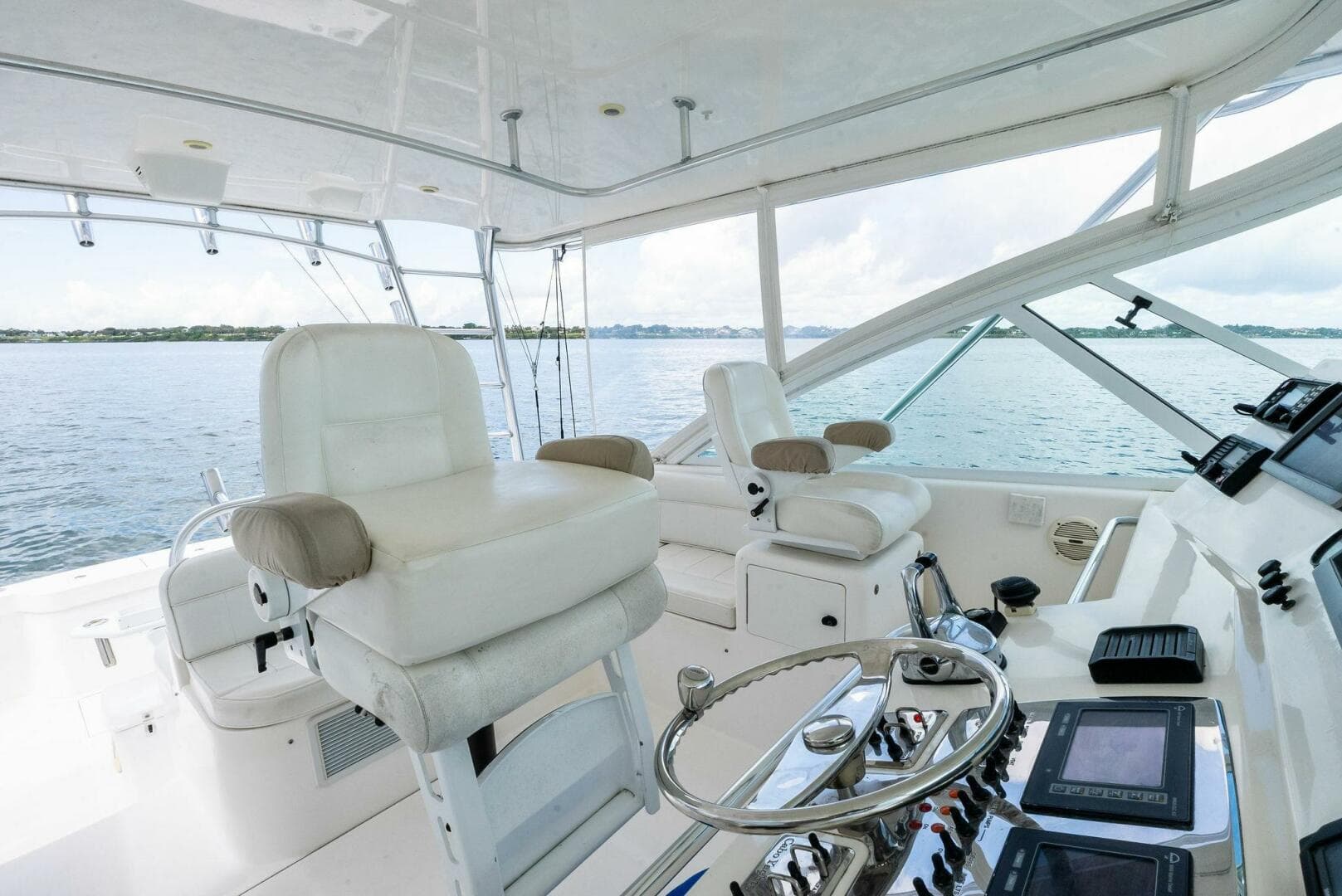 2004 Cabo 40 Hardtop Express — photo 14