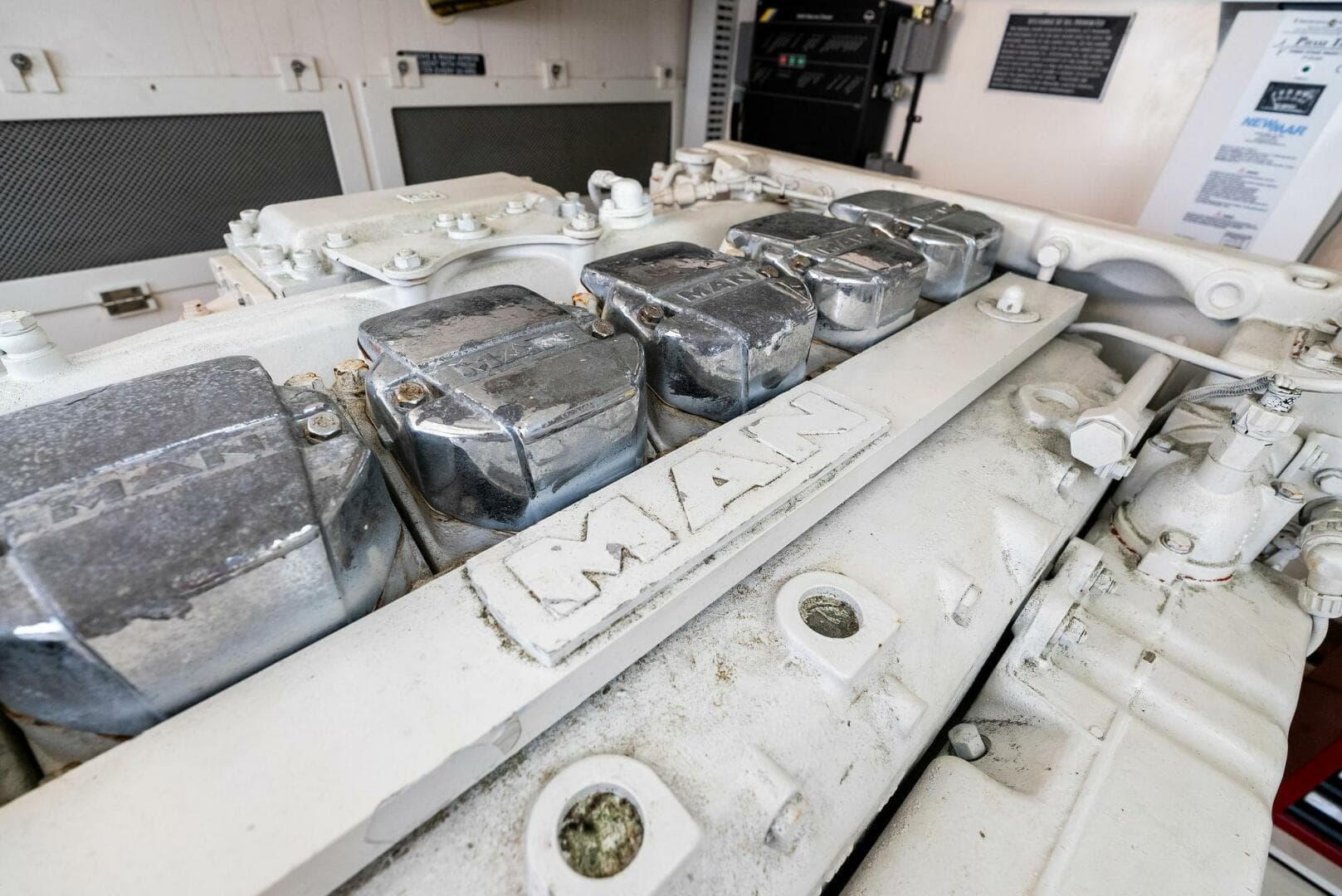 2004 Cabo 40 Hardtop Express — photo 32