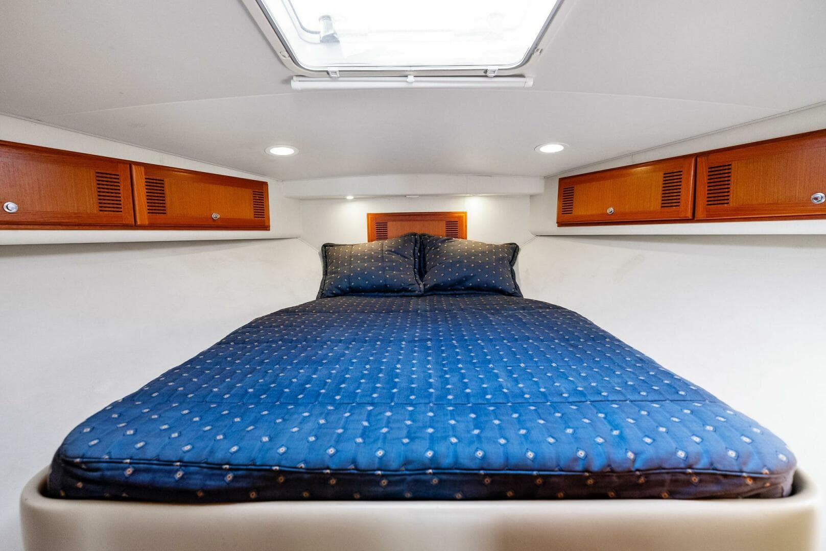 2004 Cabo 40 Hardtop Express — photo 24