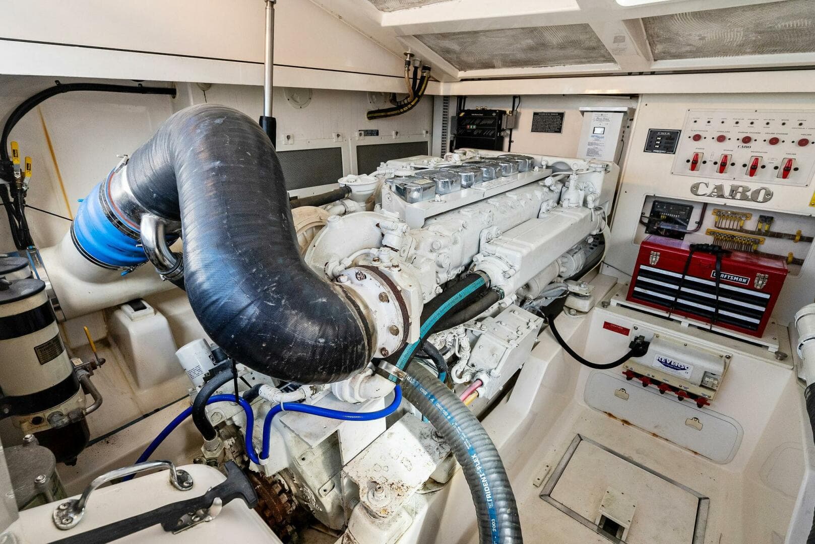 2004 Cabo 40 Hardtop Express — photo 30