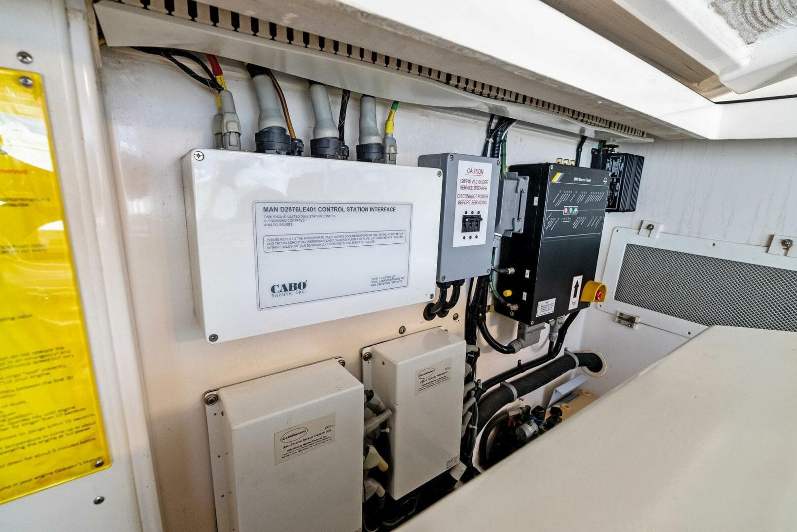 2004 Cabo 40 Hardtop Express — photo 35