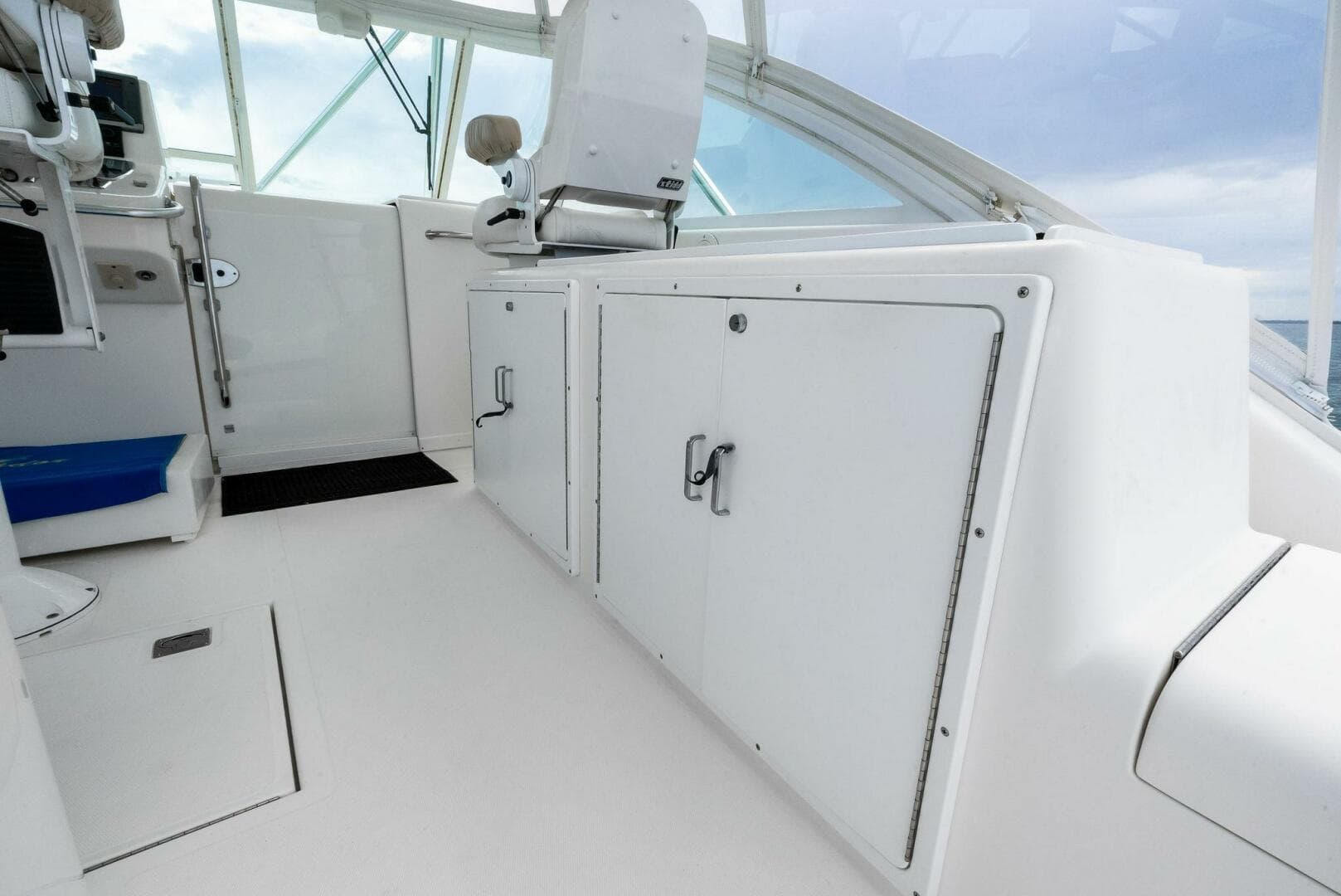 2004 Cabo 40 Hardtop Express — photo 11