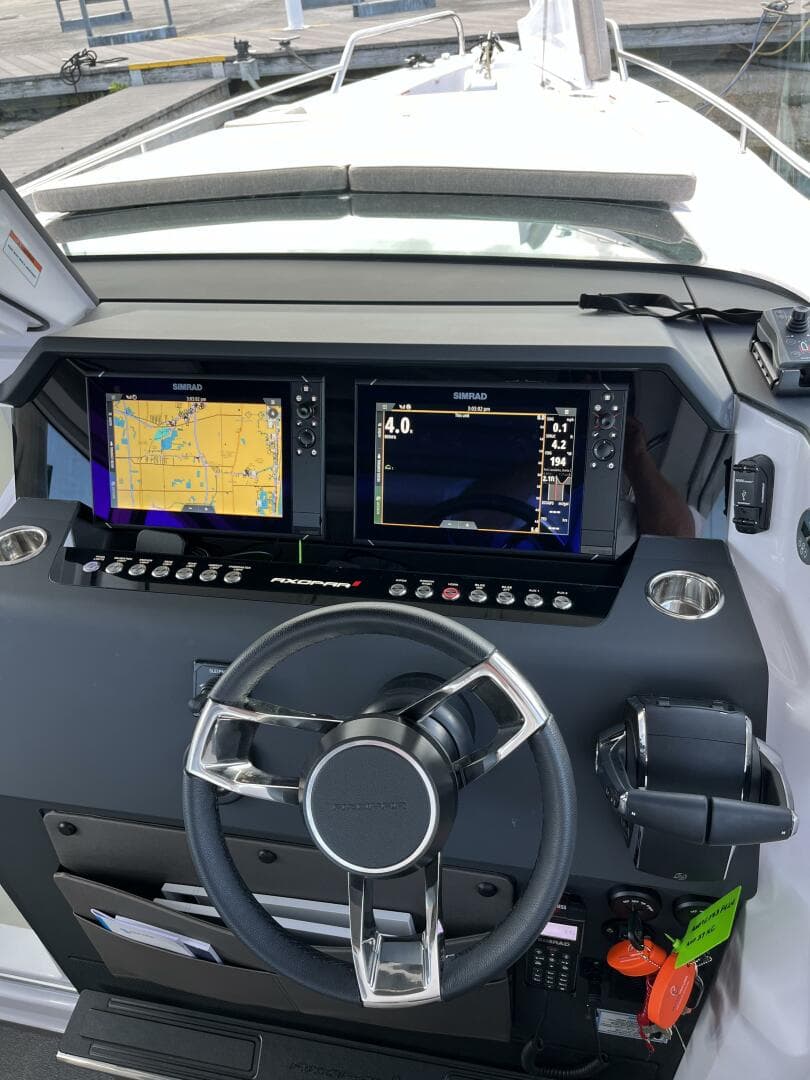 2024 Axopar Cross Cabin — photo 6