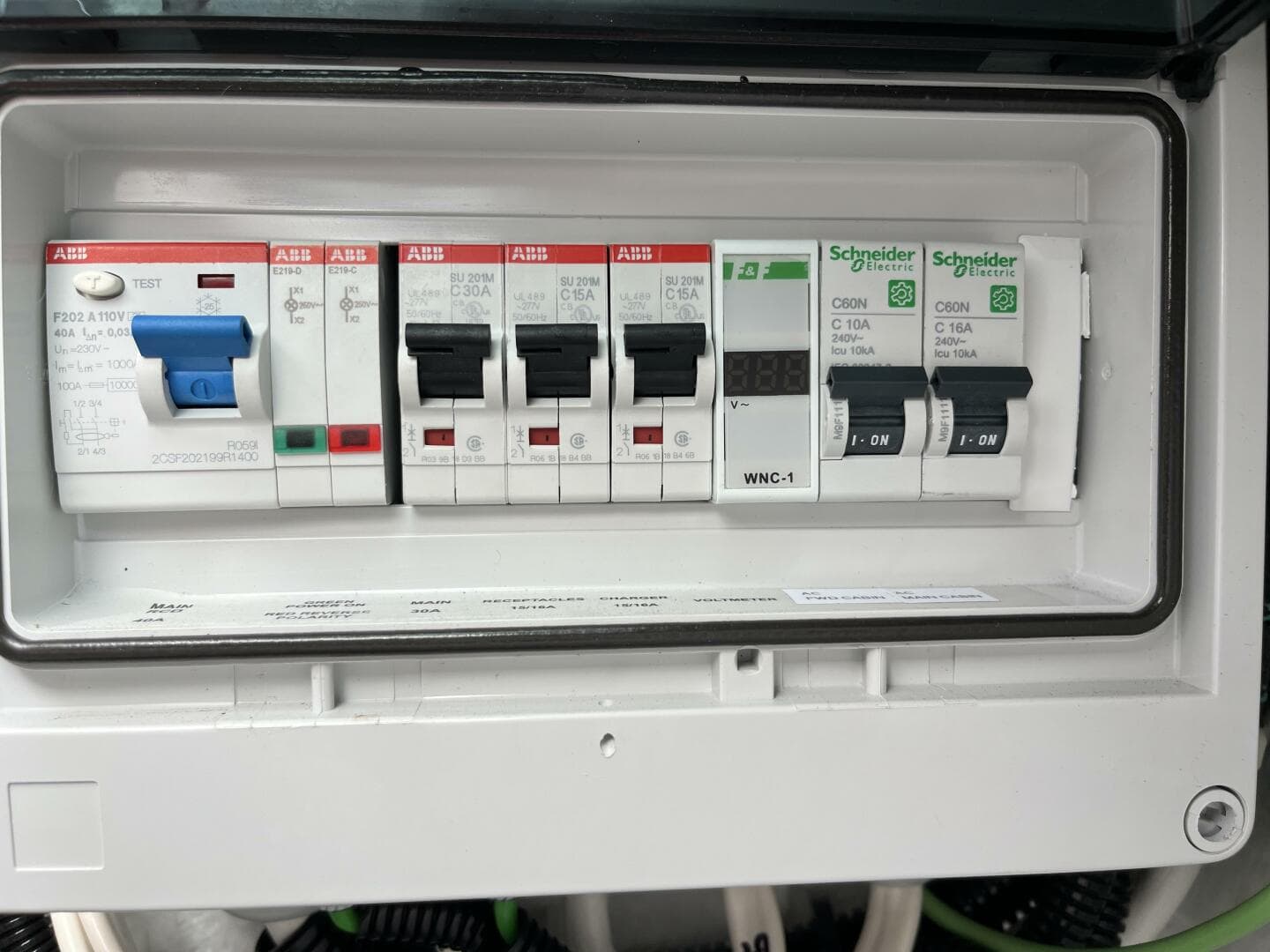 2024 Axopar Cross Cabin — photo 10