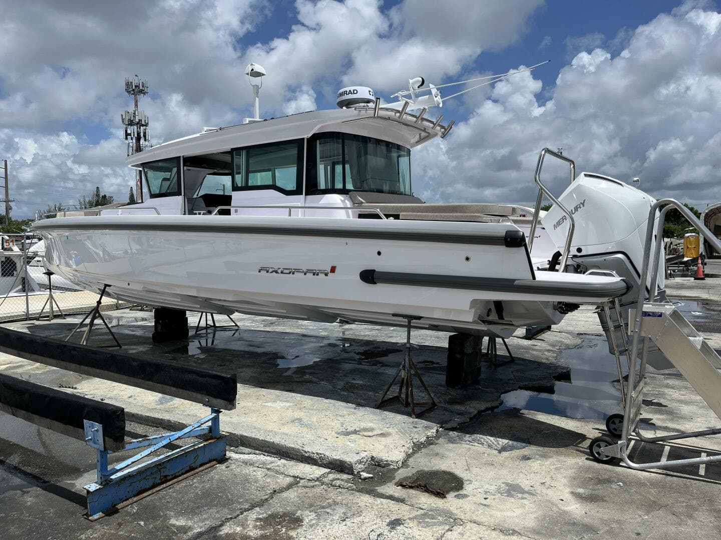 2024 Axopar Cross Cabin — photo 3