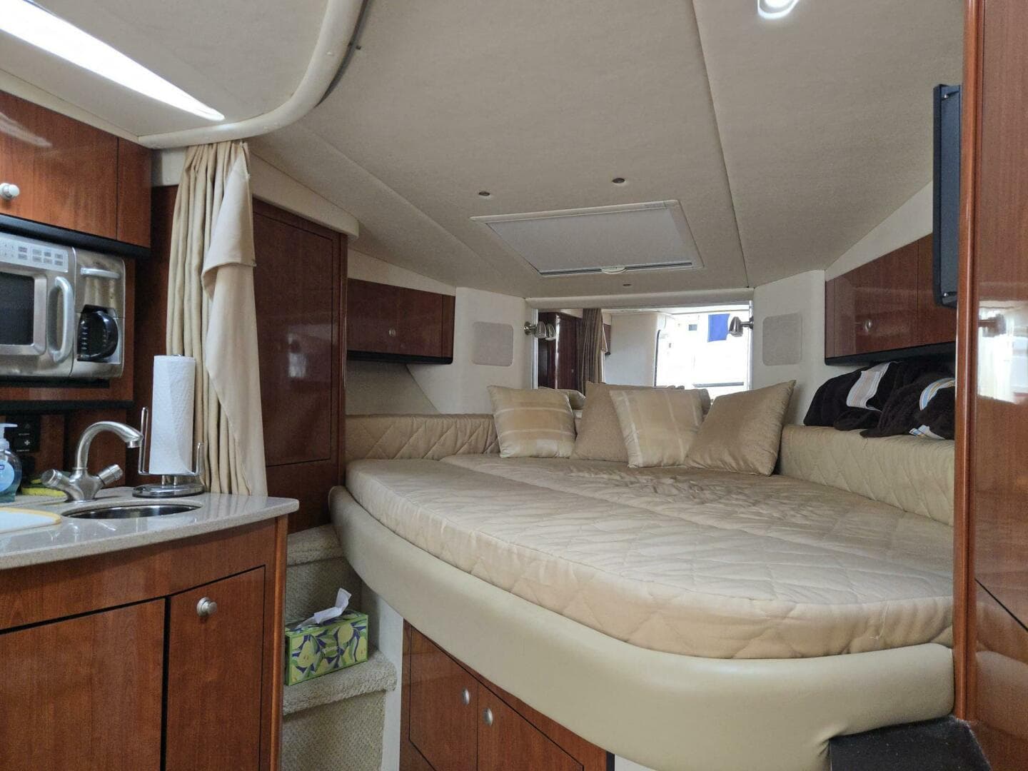 2007 Sea Ray 310 Sundancer — photo 2