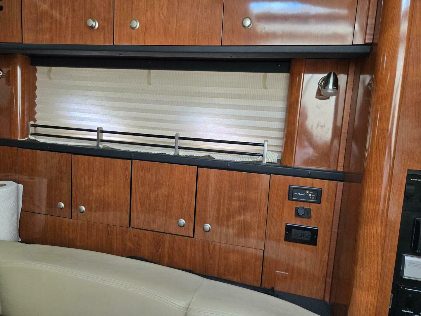 2007 Sea Ray 310 Sundancer — photo 8