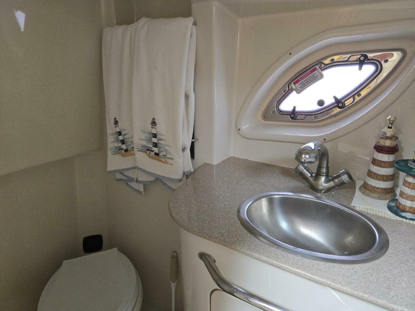 2007 Sea Ray 310 Sundancer — photo 16