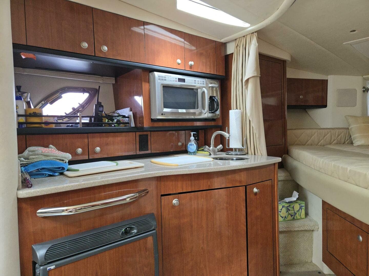 2007 Sea Ray 310 Sundancer — photo 13