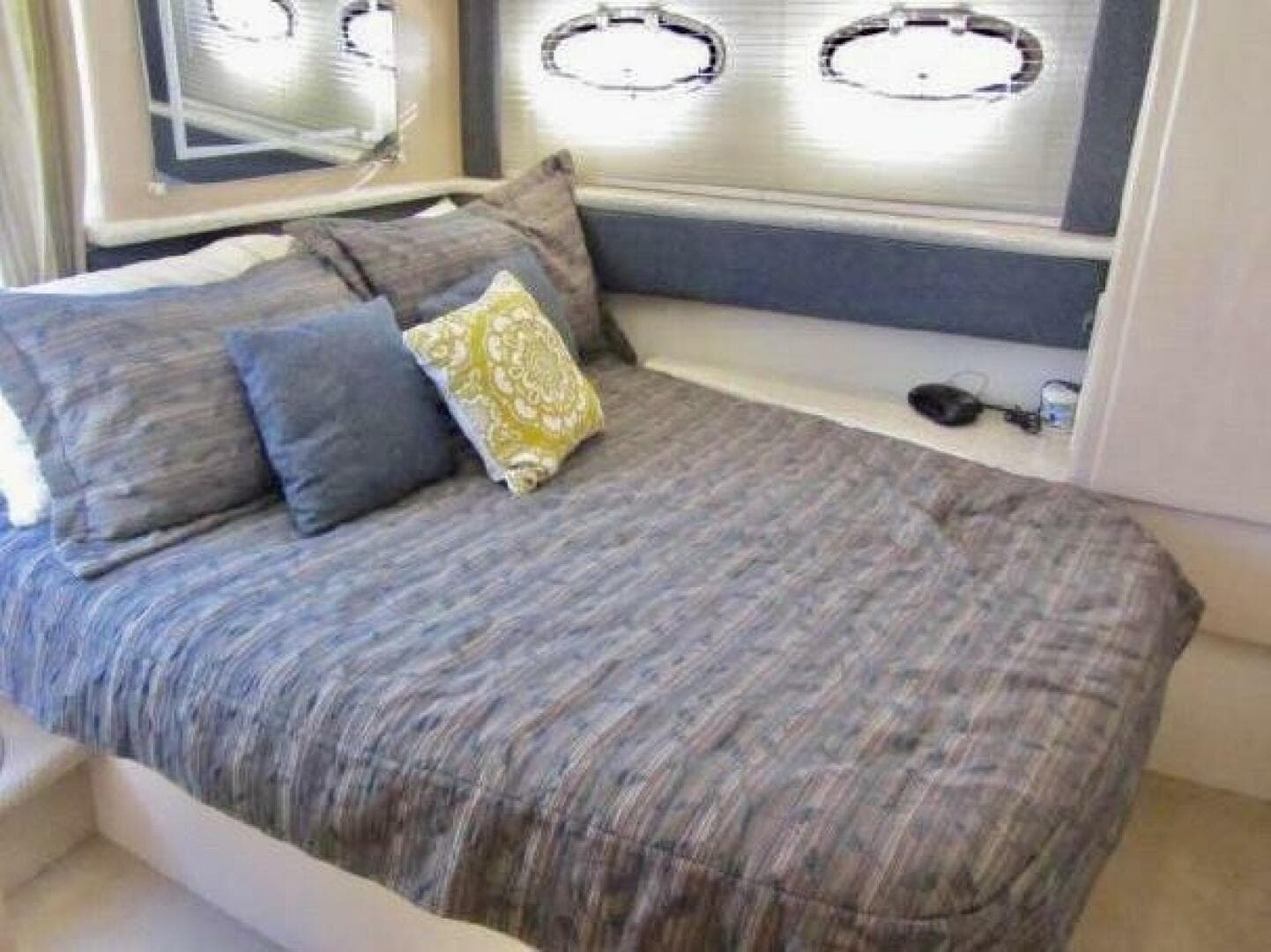 2000 Carver 404 — photo 12