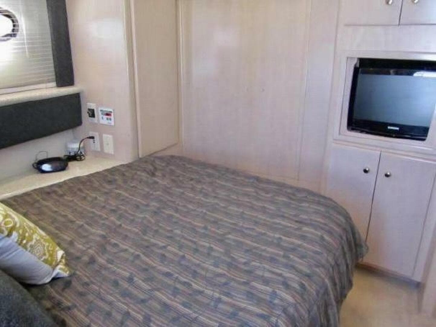 2000 Carver 404 — photo 13