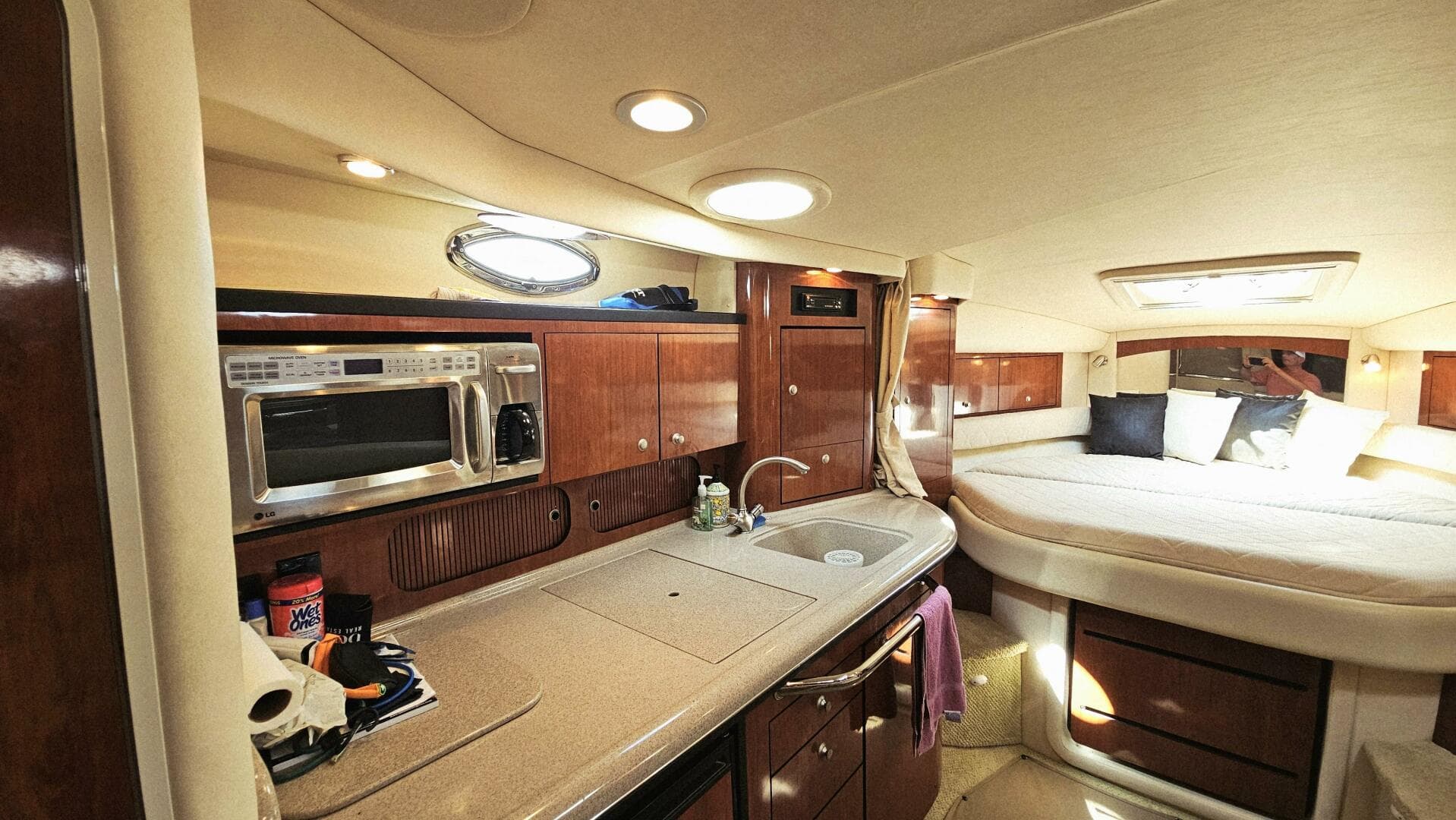 2007 Sea Ray 340 Sundancer — photo 25