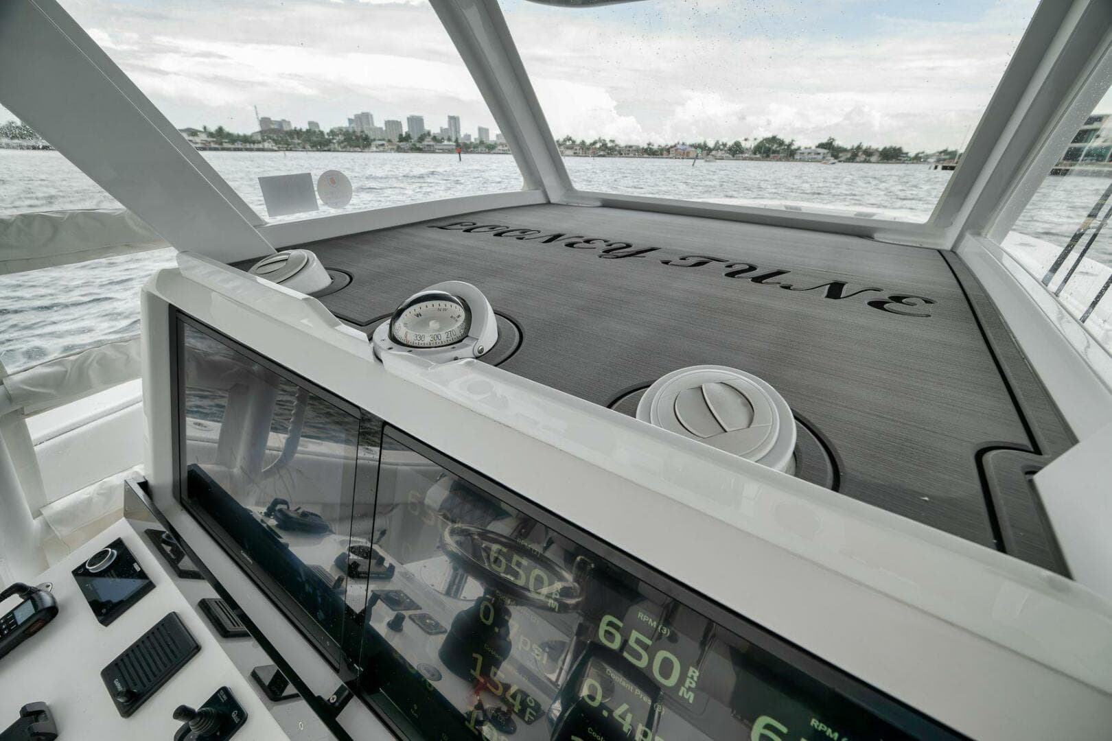 2024 Invincible 43 Open — photo 34