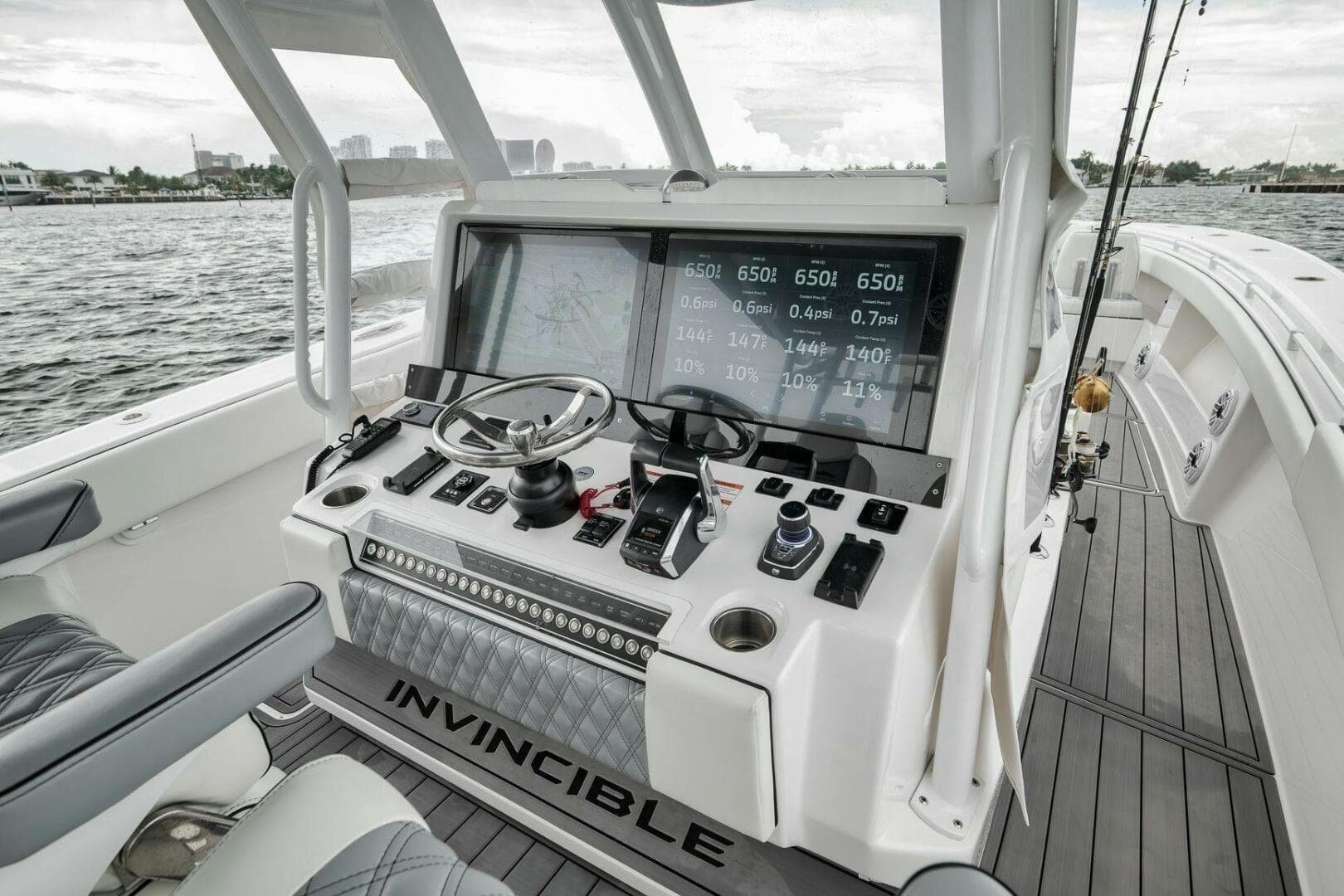 2024 Invincible 43 Open — photo 32