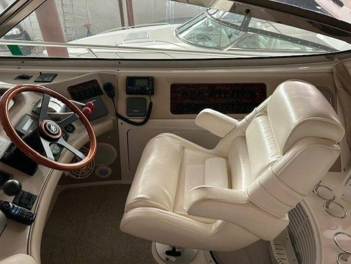 1998 Sea Ray 540 Sundancer — photo 24