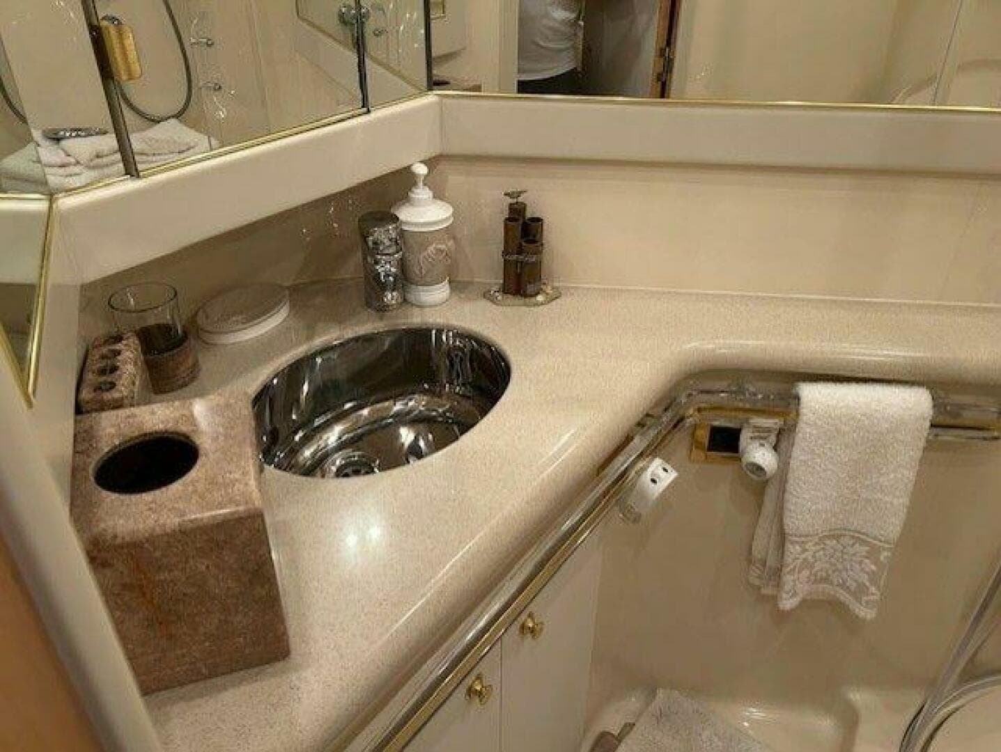 1998 Sea Ray 540 Sundancer — photo 53