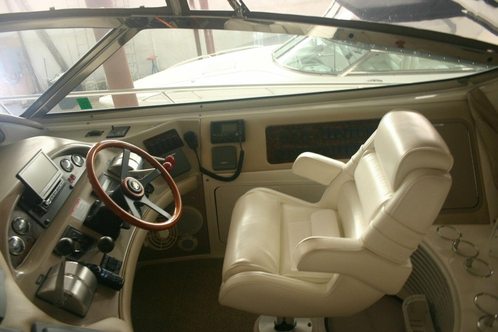 1998 Sea Ray 540 Sundancer — photo 25