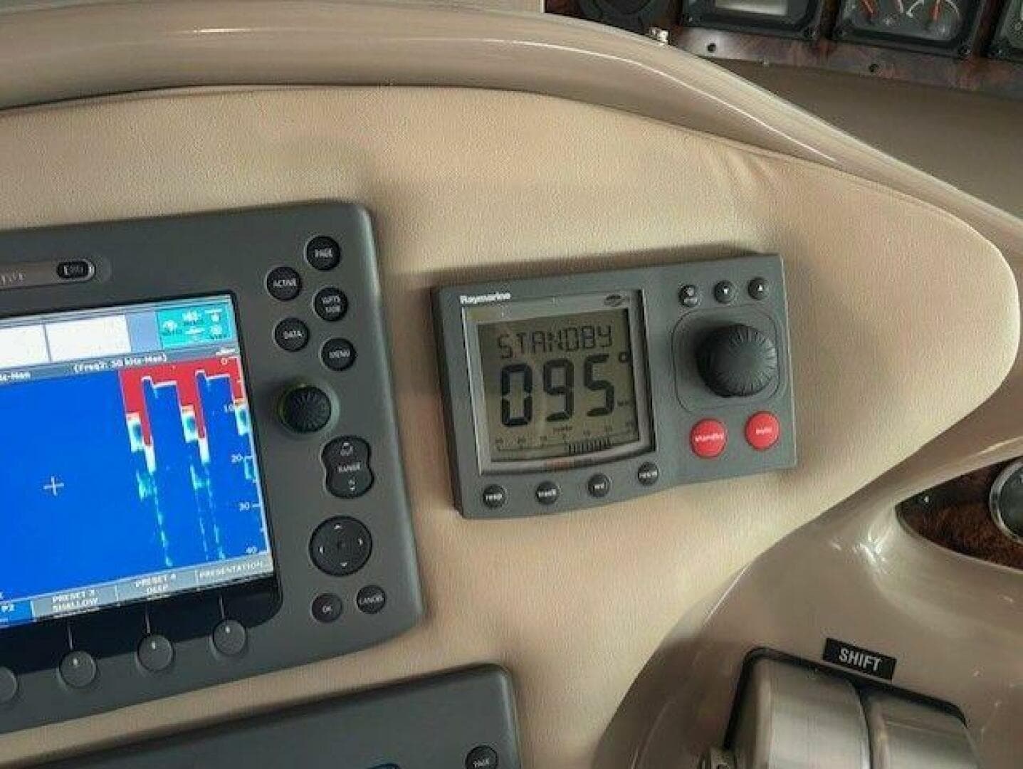 1998 Sea Ray 540 Sundancer — photo 32