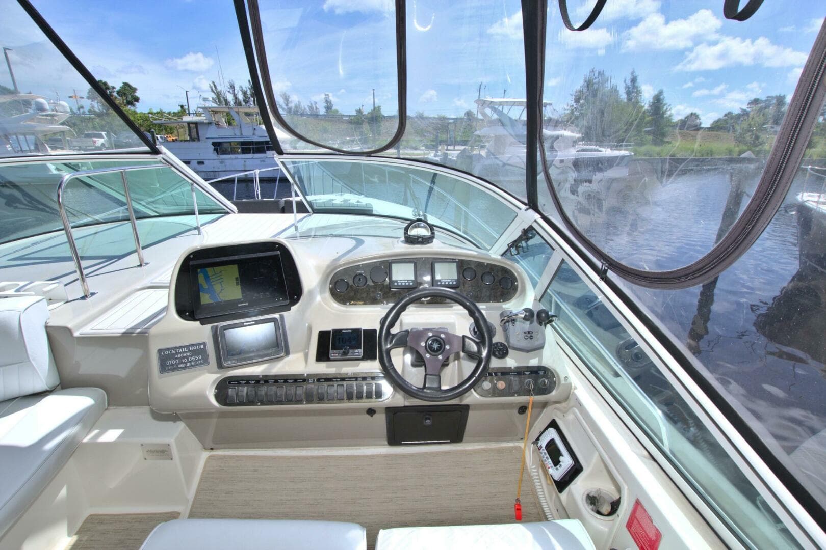 2004 Cruisers Yachts 370 Express — photo 18