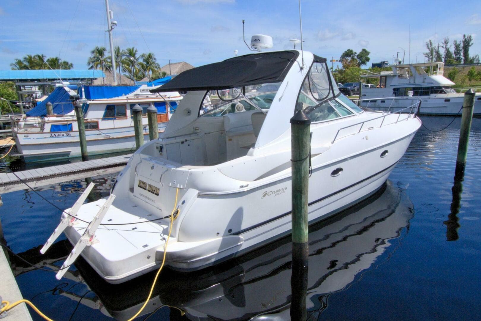 2004 Cruisers Yachts 370 Express — photo 2
