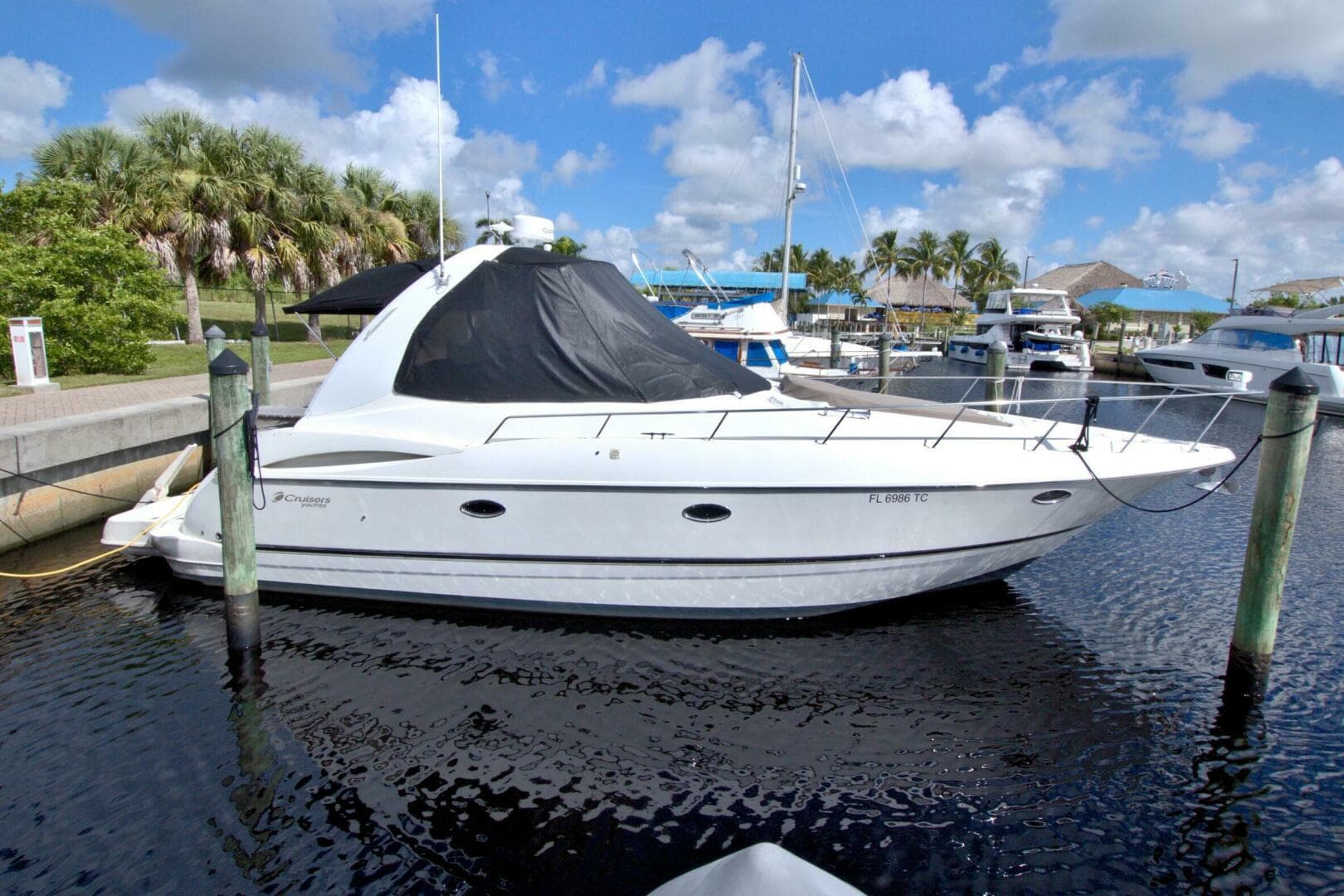 2004 Cruisers Yachts 370 Express — photo 62
