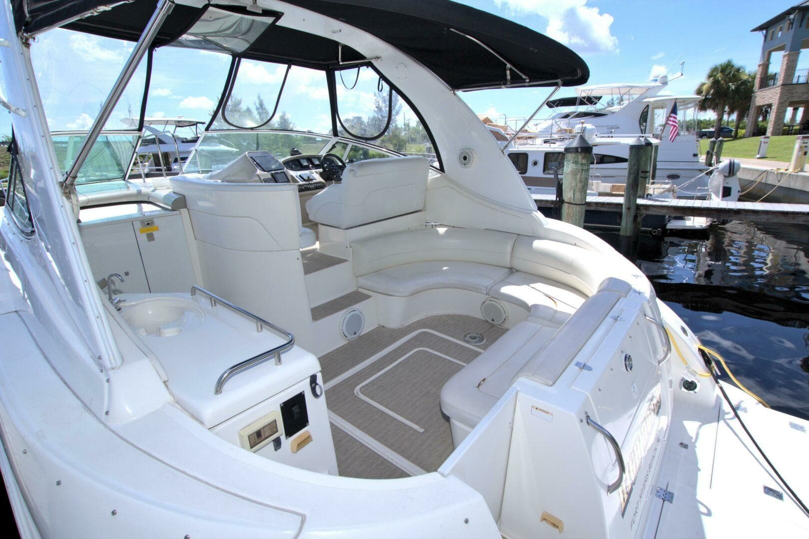 2004 Cruisers Yachts 370 Express — photo 10