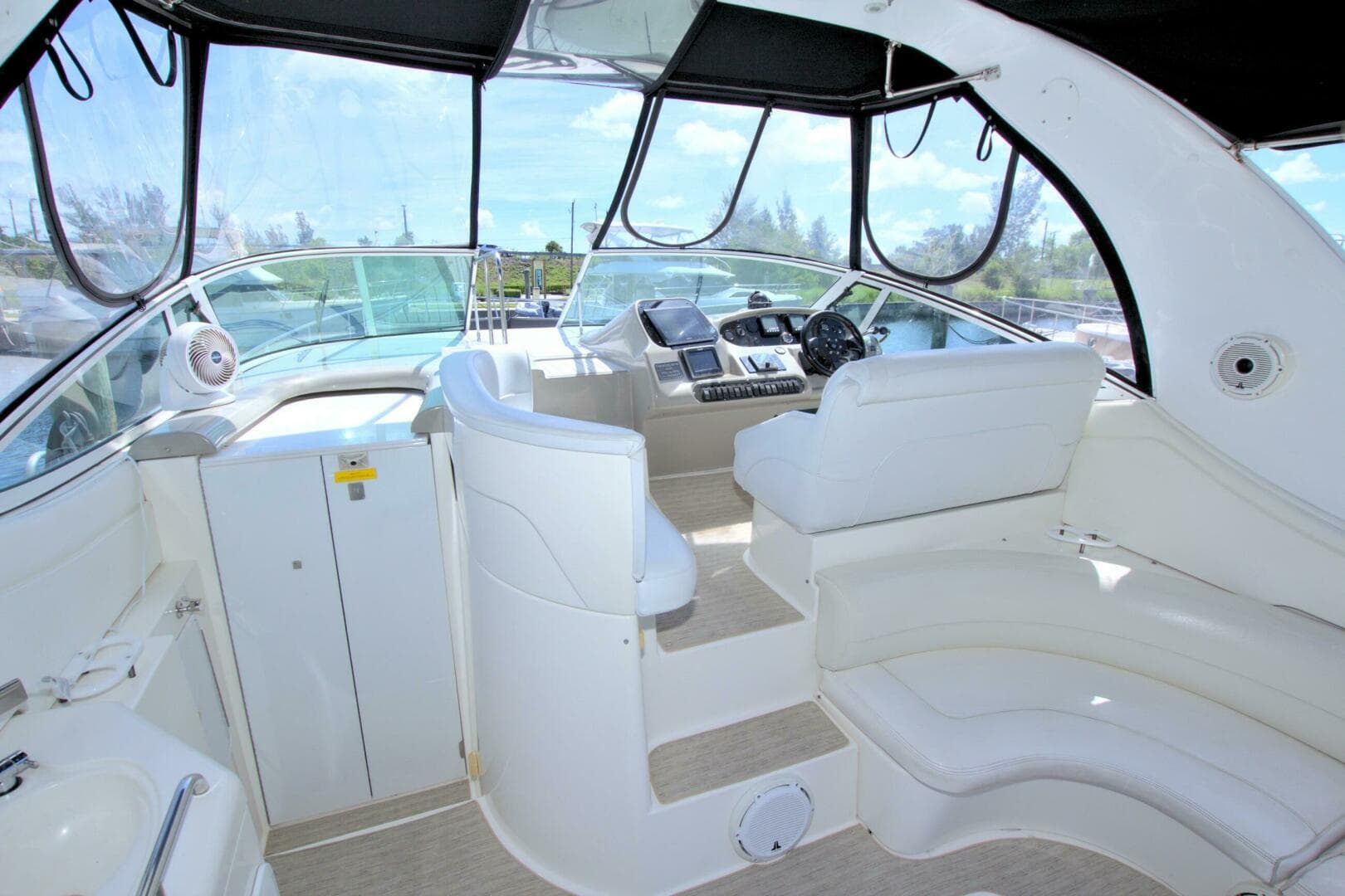 2004 Cruisers Yachts 370 Express — photo 16