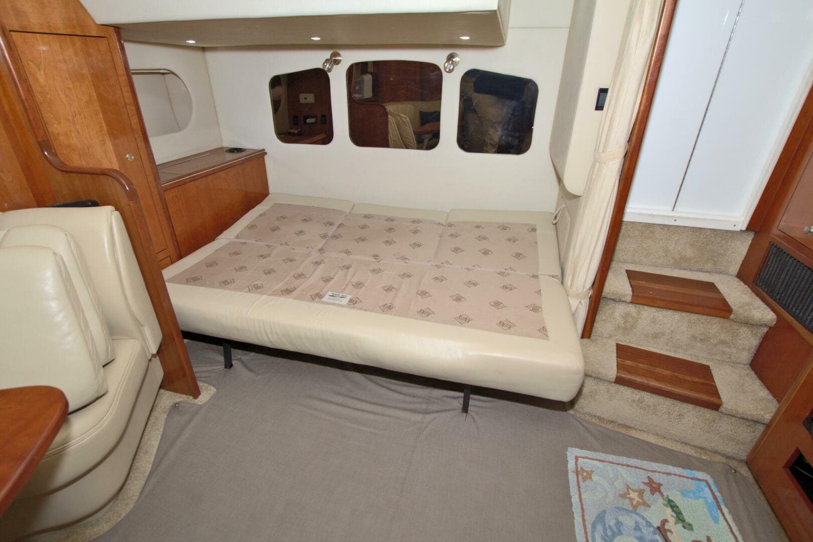 2004 Cruisers Yachts 370 Express — photo 34