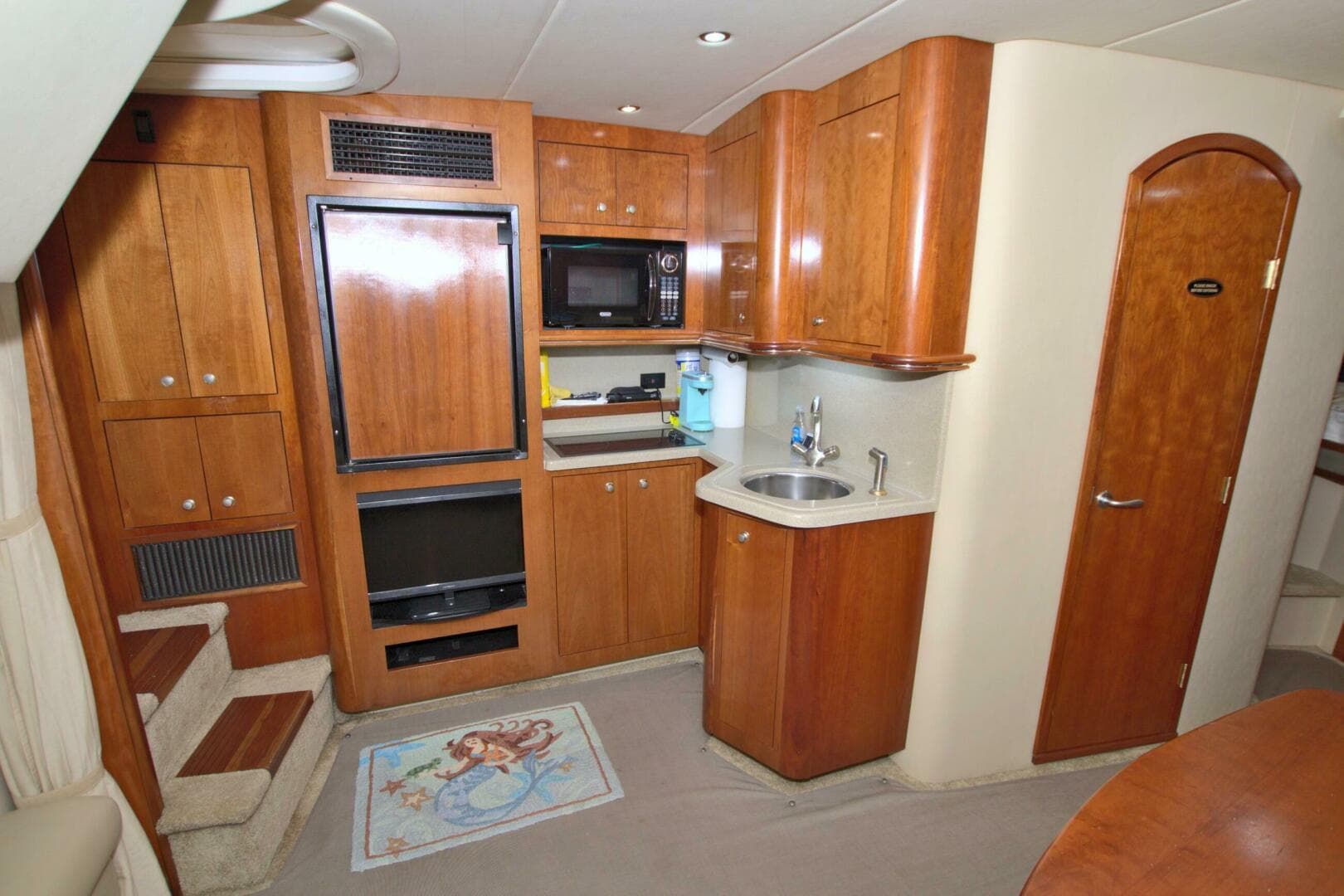2004 Cruisers Yachts 370 Express — photo 36