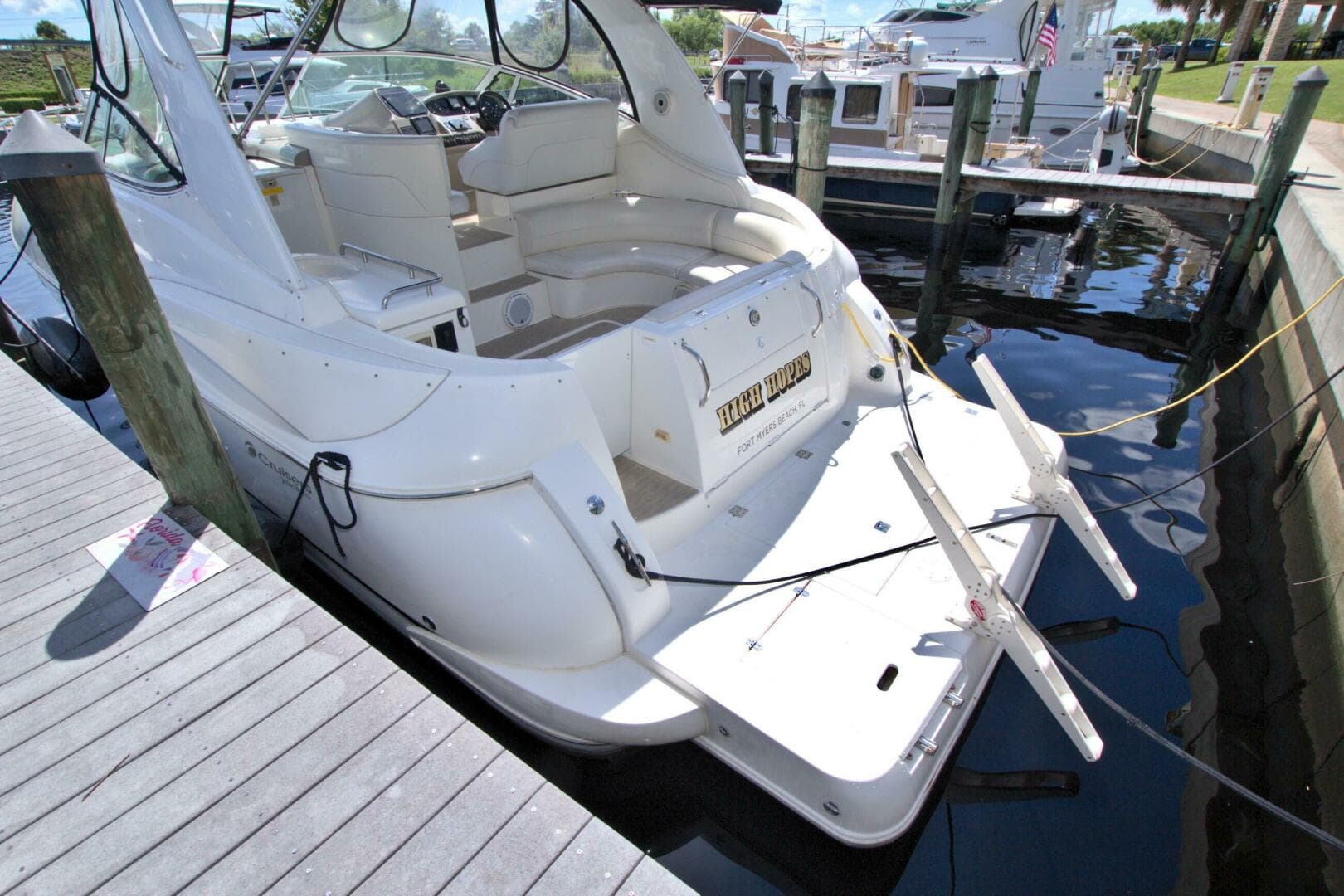 2004 Cruisers Yachts 370 Express — photo 9