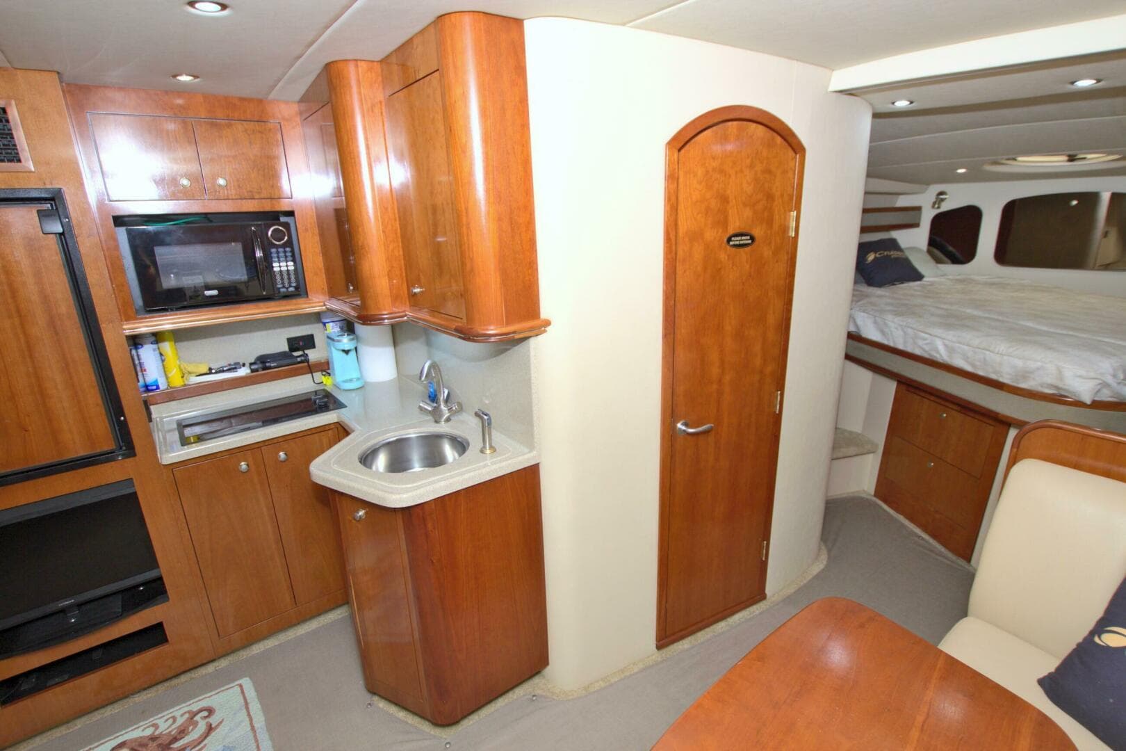 2004 Cruisers Yachts 370 Express — photo 41