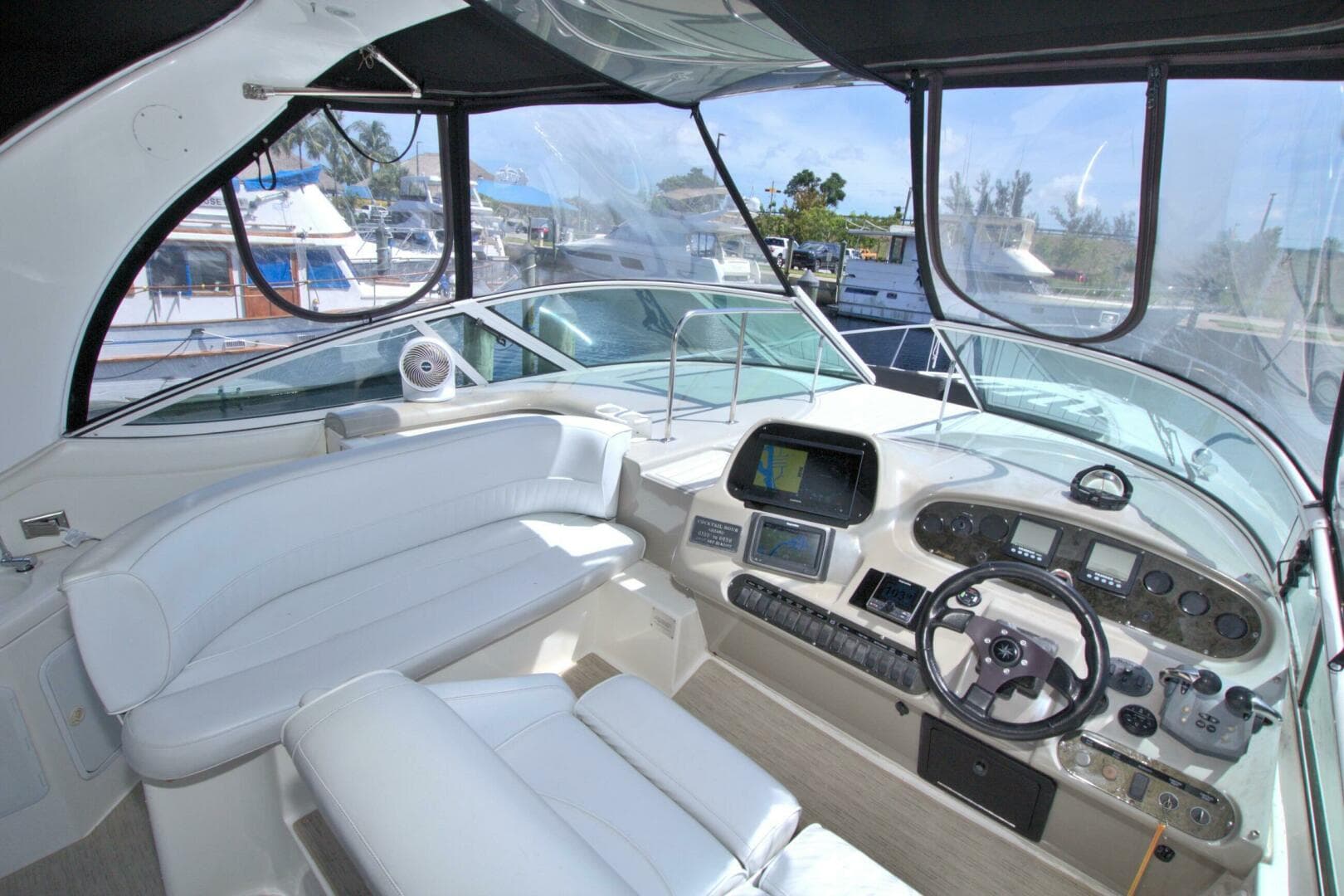 2004 Cruisers Yachts 370 Express — photo 20